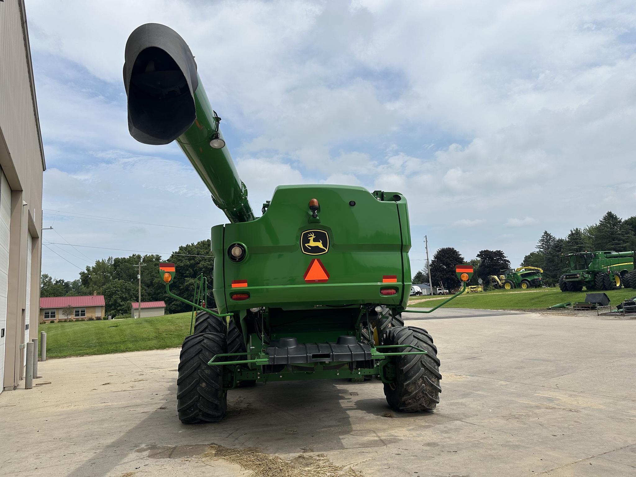 2012 John Deere S690 Image 4