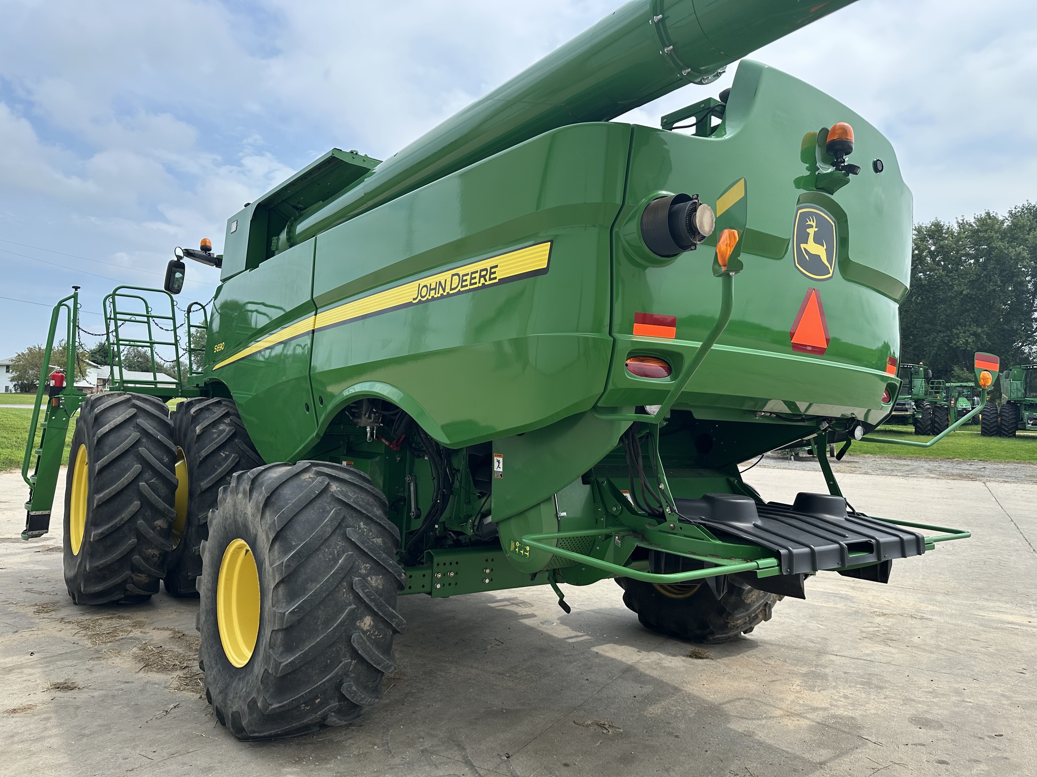 2012 John Deere S690 Image 5