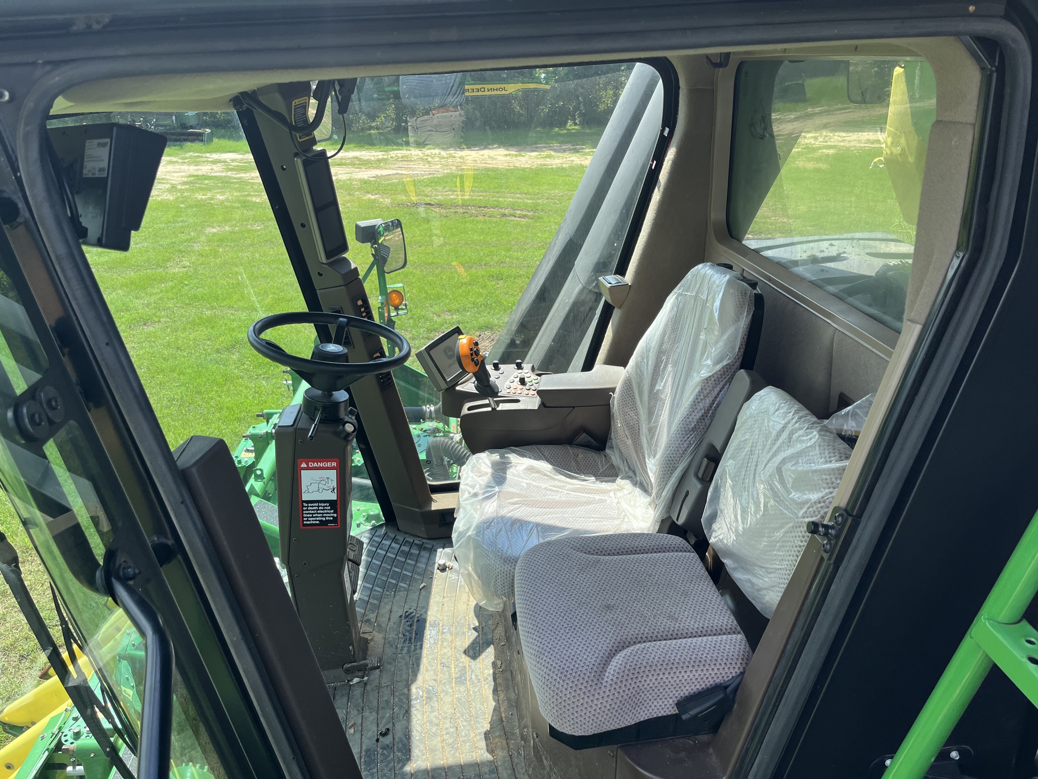 2020 John Deere CP690 Image 9
