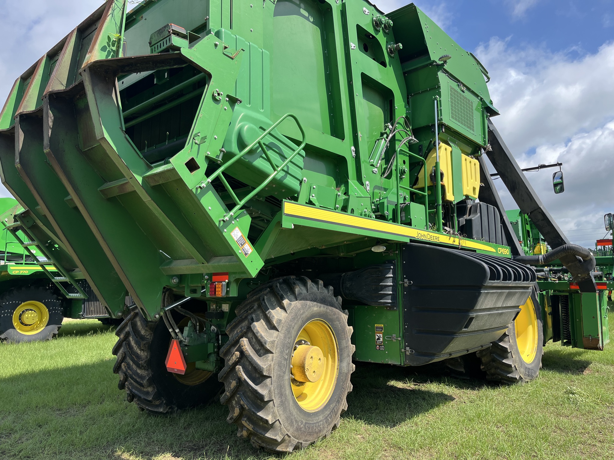 2020 John Deere CP690 Image 6