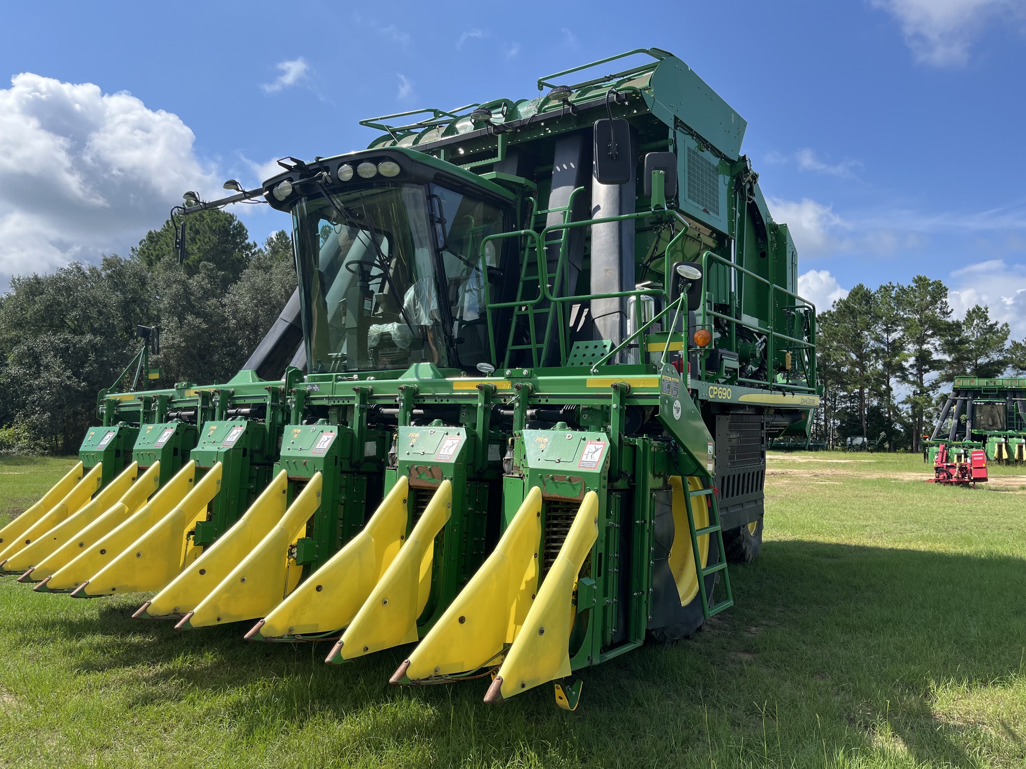 2020 John Deere CP690 Image 3