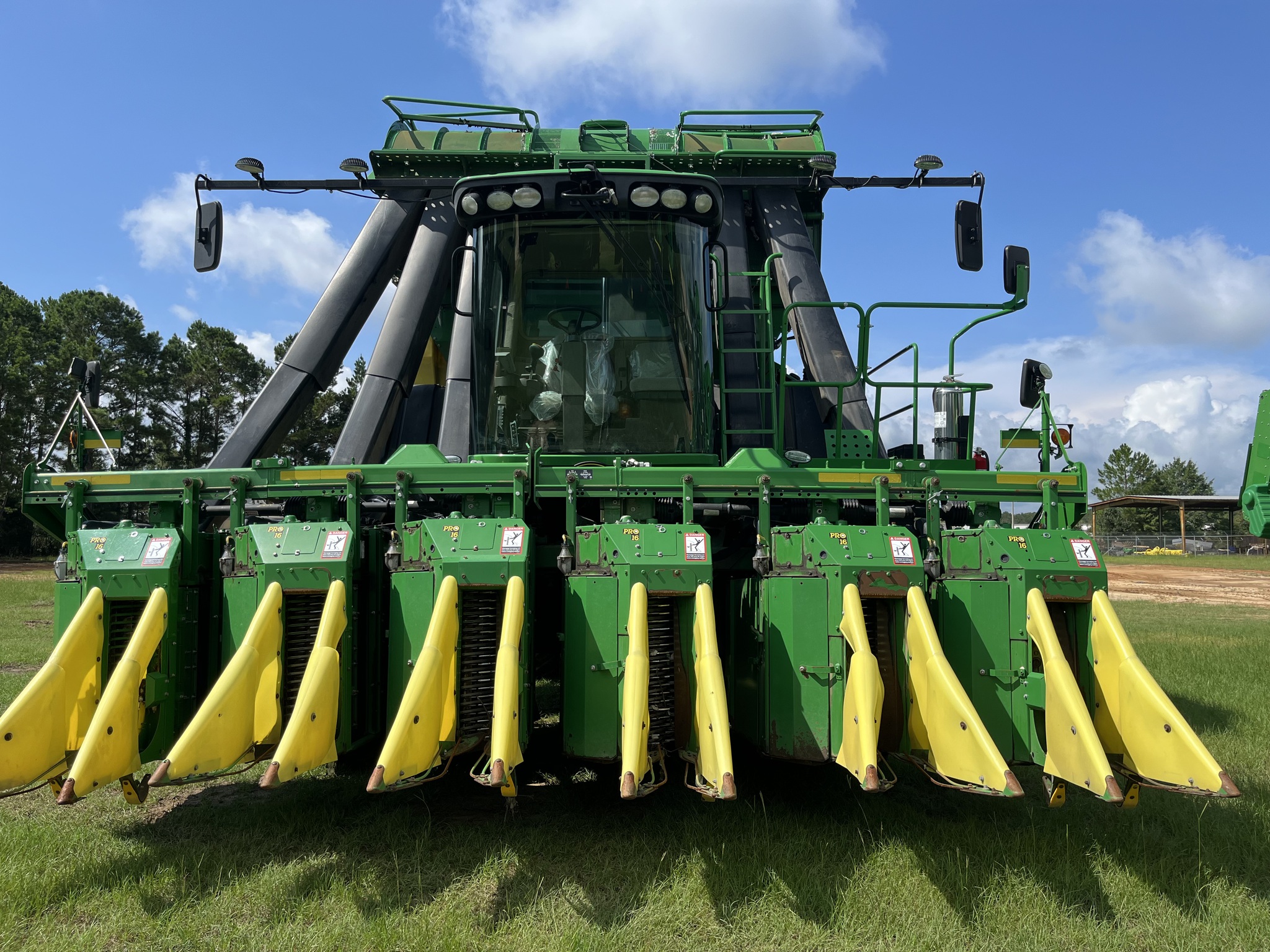 2020 John Deere CP690 Image 4