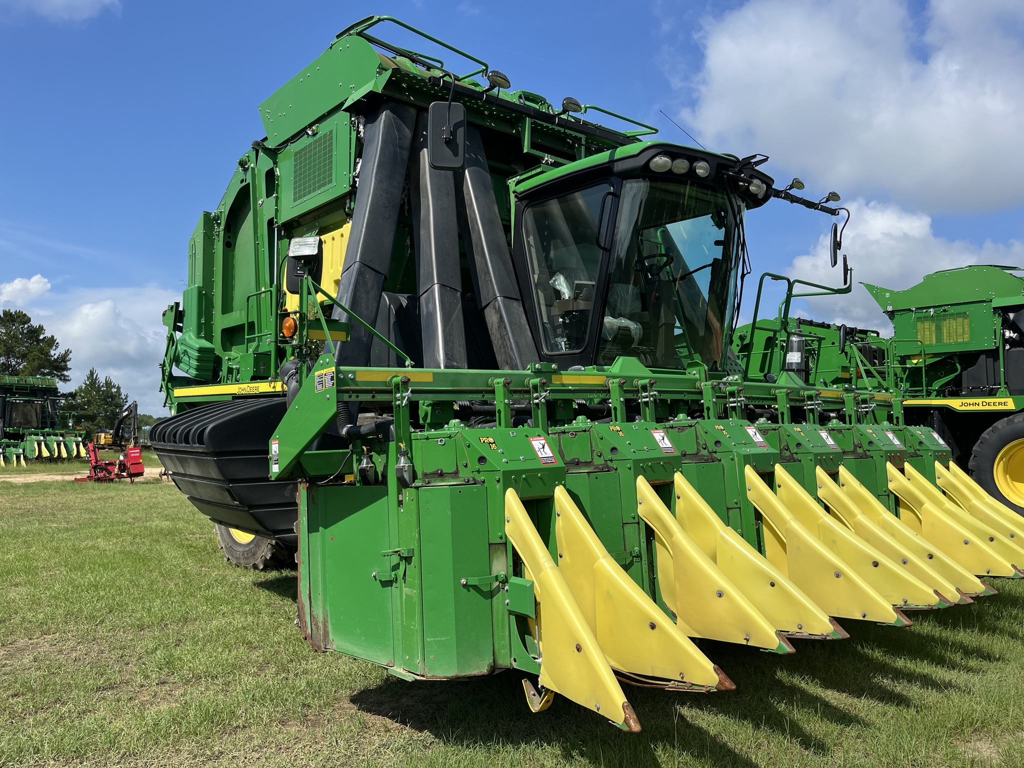 2020 John Deere CP690 Image 1