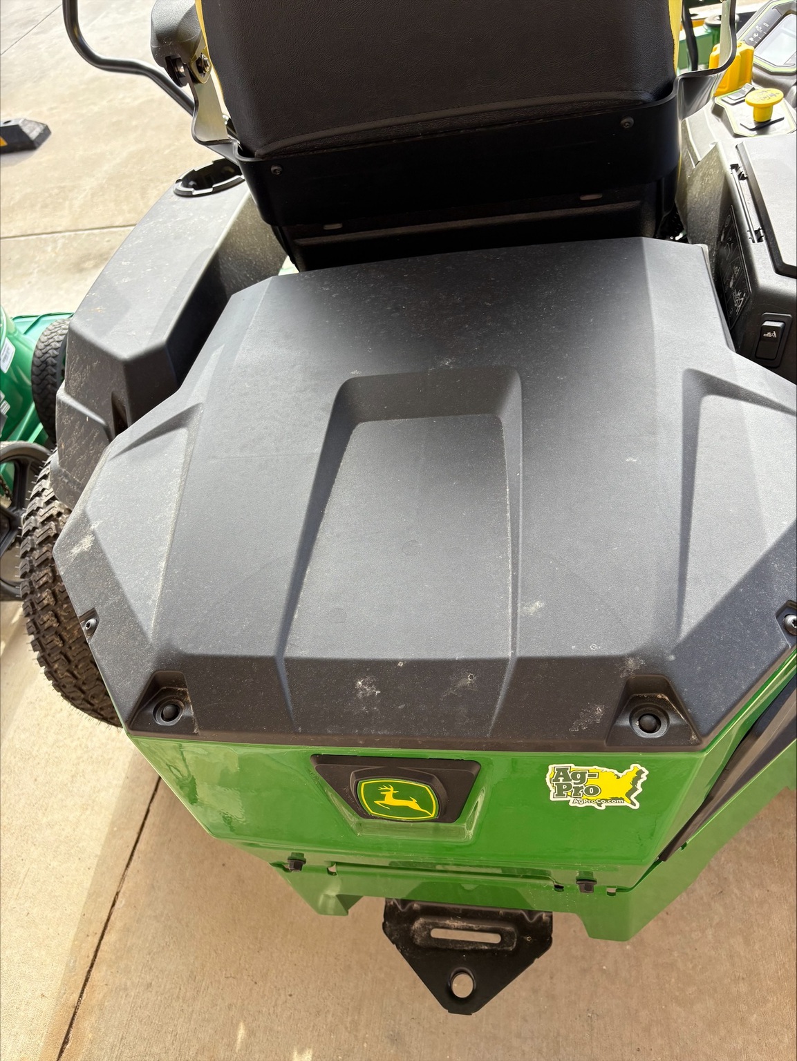 2024 John Deere Z370R 48A Electric Image 8