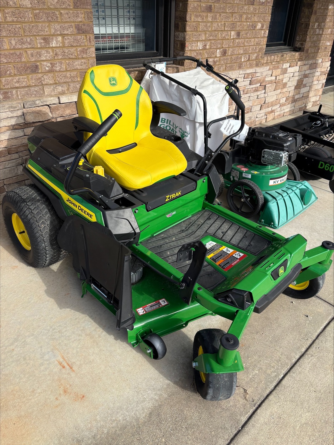 2024 John Deere Z370R 48A Electric Image 2