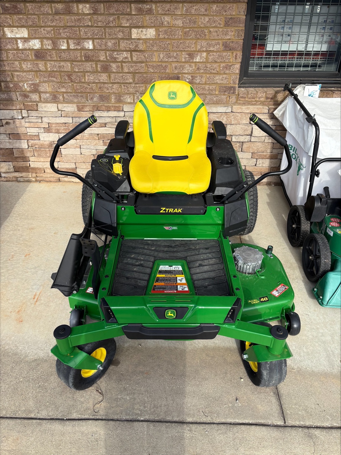 2024 John Deere Z370R 48A Electric Image 1