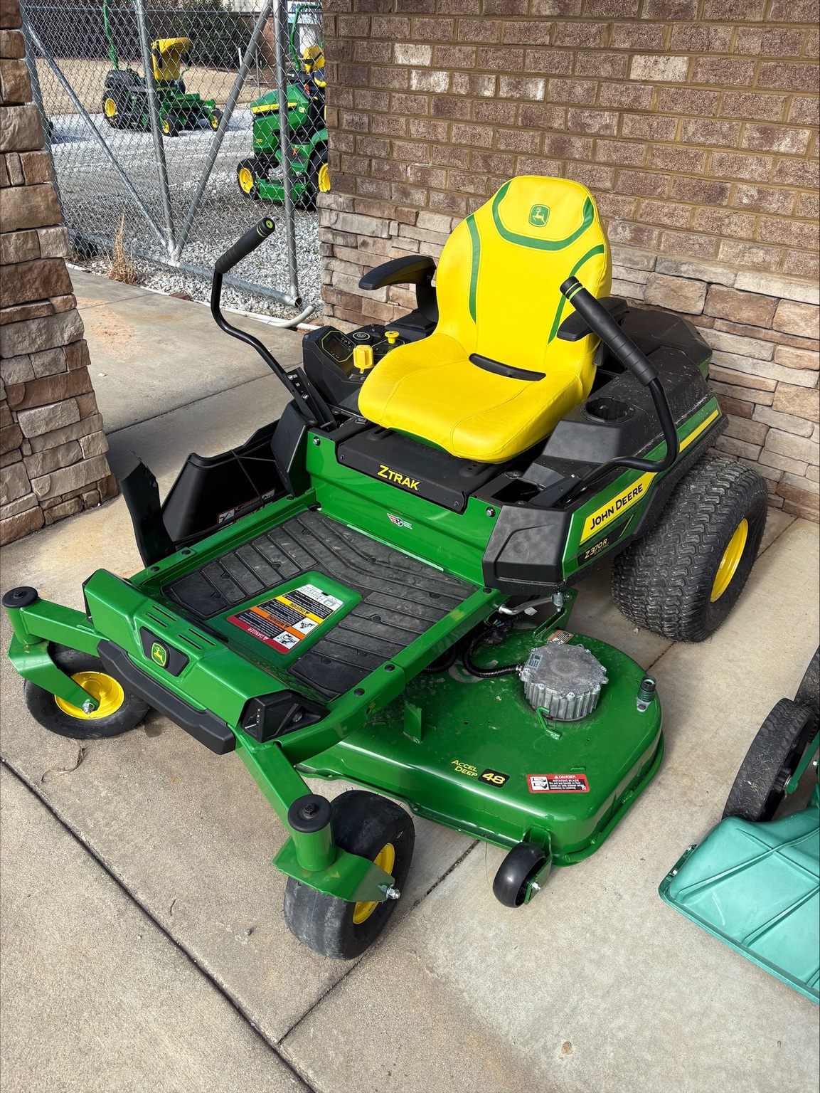 2024 John Deere Z370R 48A Electric Image 5