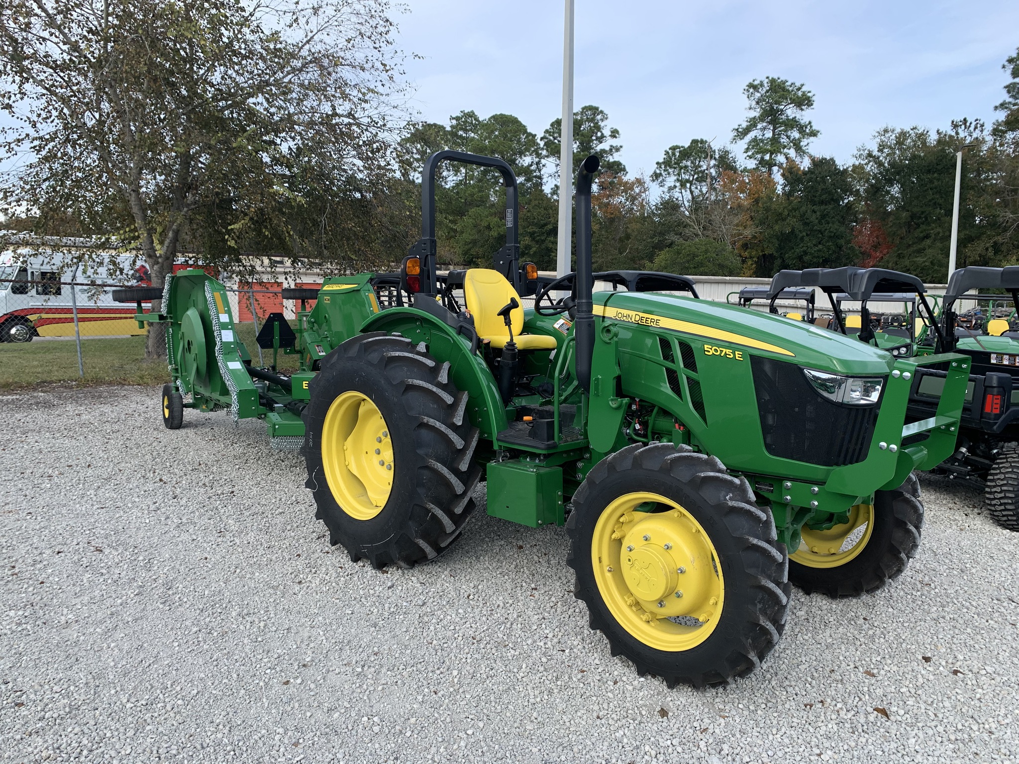 2025 John Deere 5075E Image 10