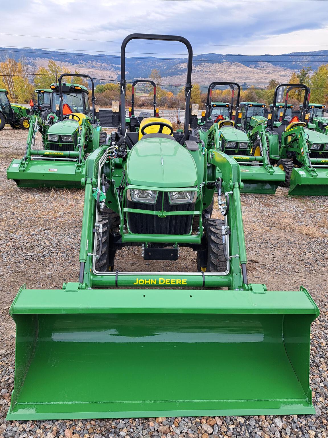2022 John Deere 3038E Image 1