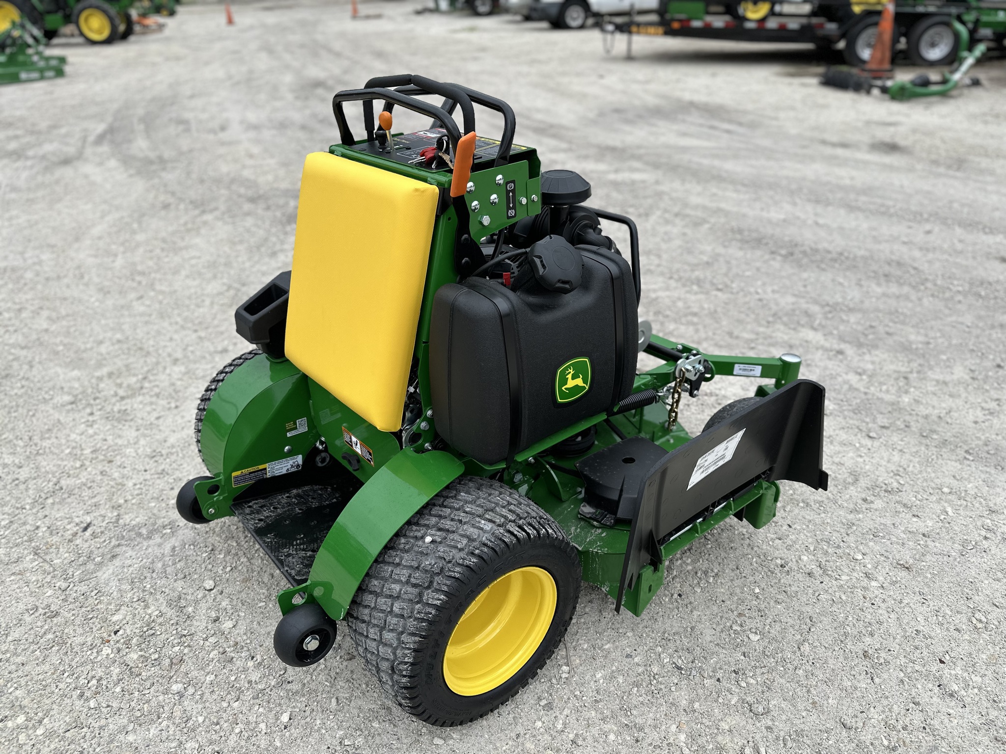 2025 John Deere Q820E Image 3