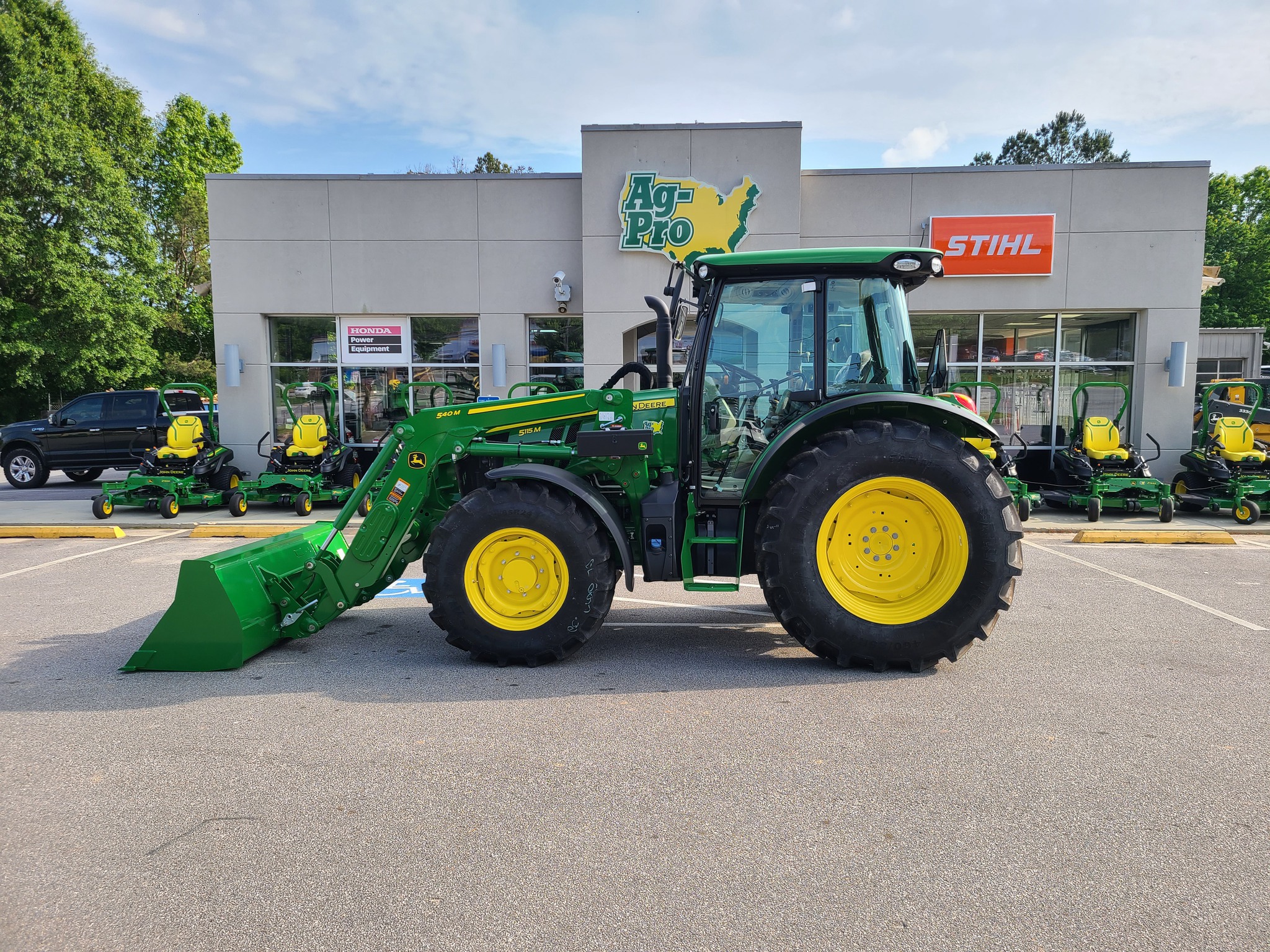 2025 John Deere 5120M Image 2
