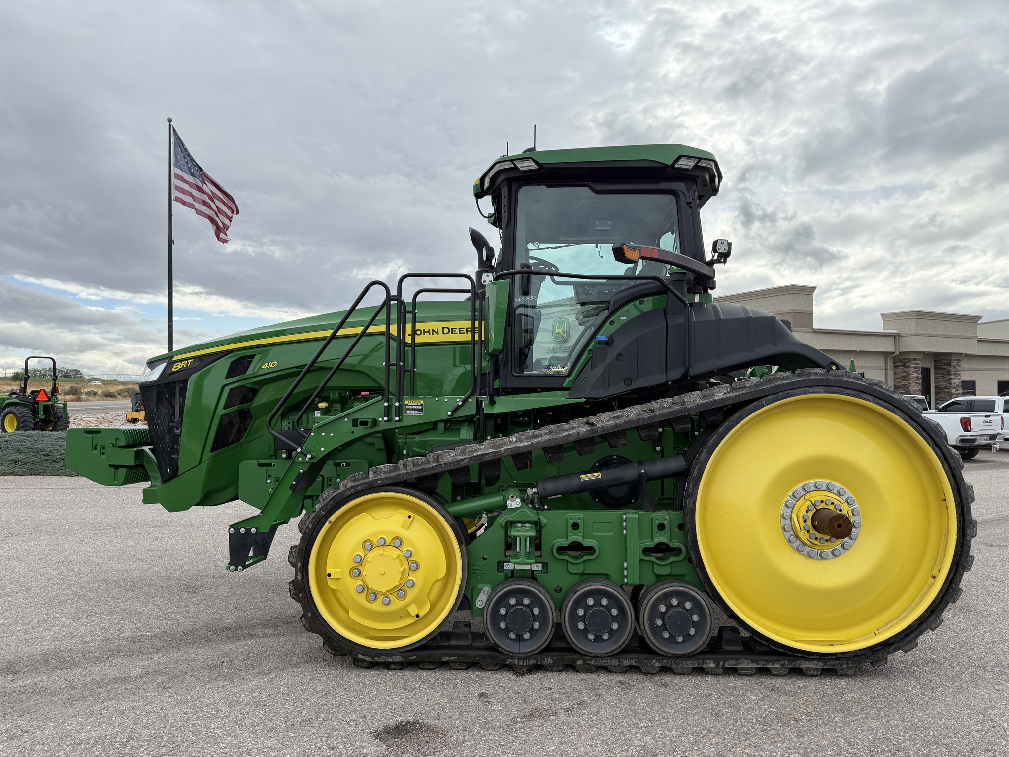 2023 John Deere 8RT 410 Image 2