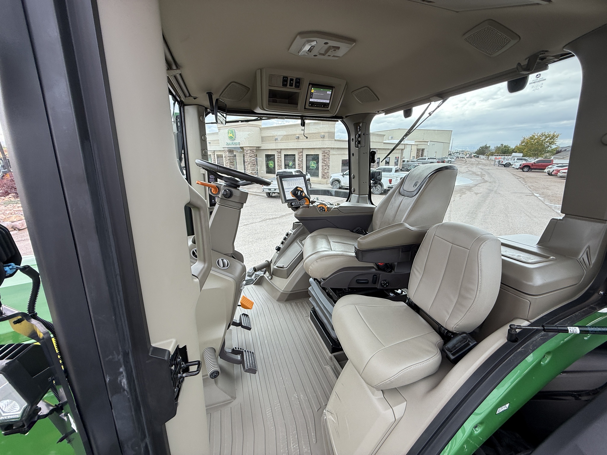 2023 John Deere 8RT 410 Image 9