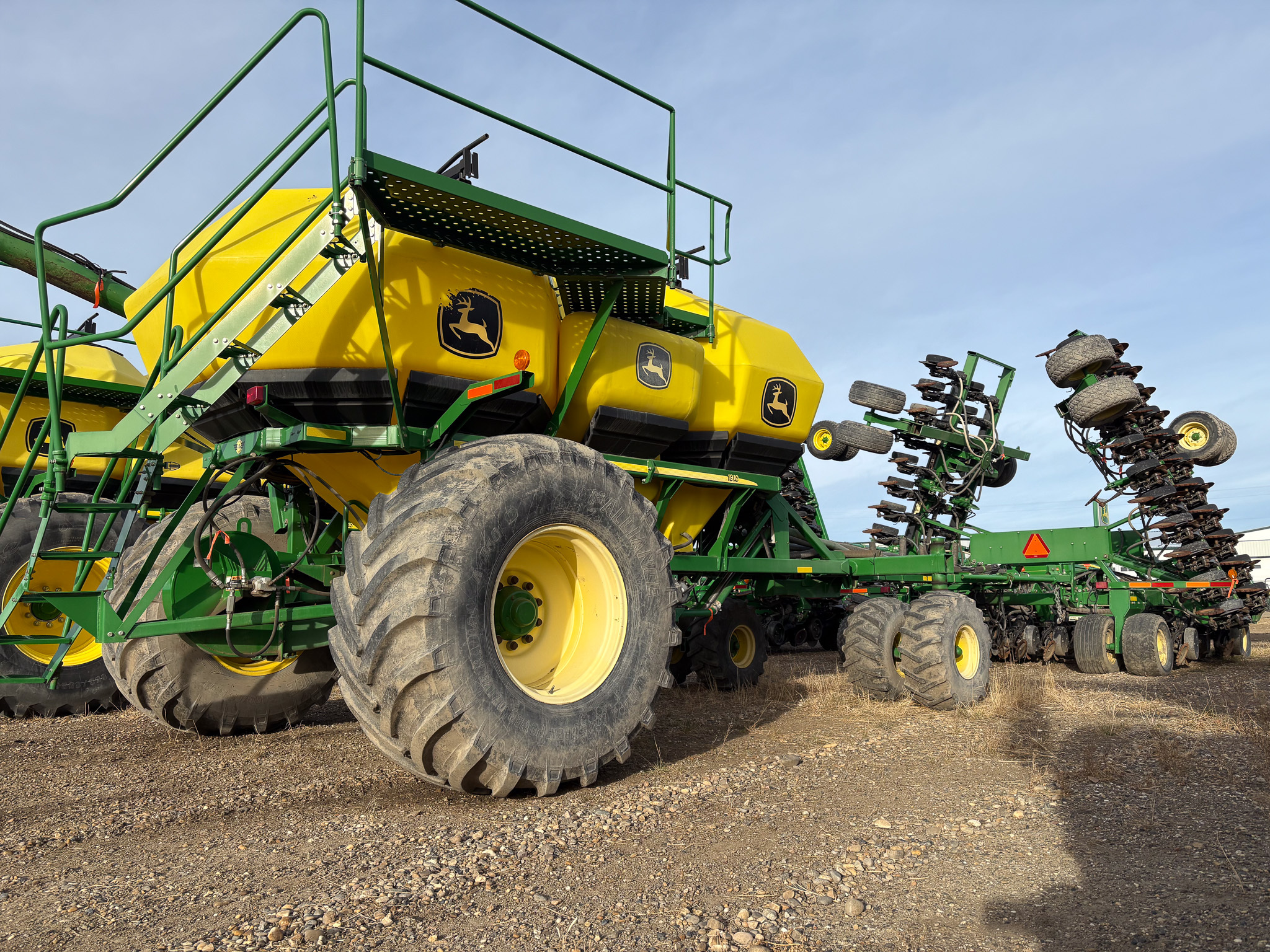 2004 John Deere 1910 Image 1