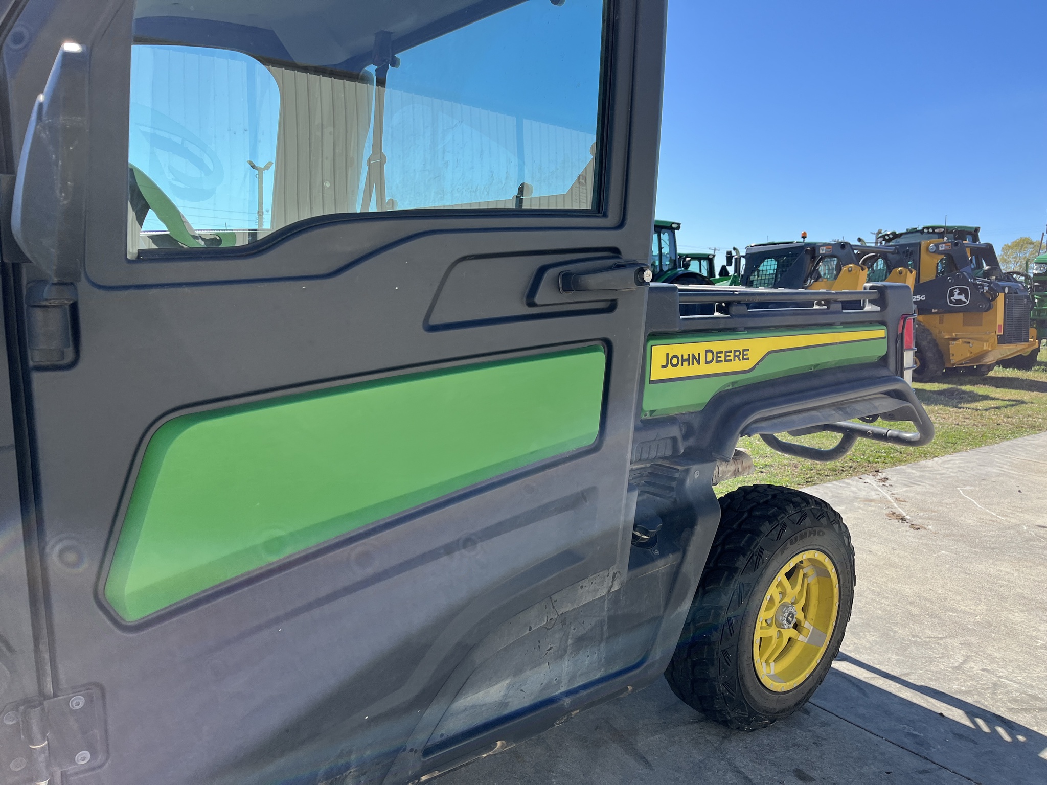  2023 John Deere XUV 835M at Heritage Tractor in Rogersville, MO