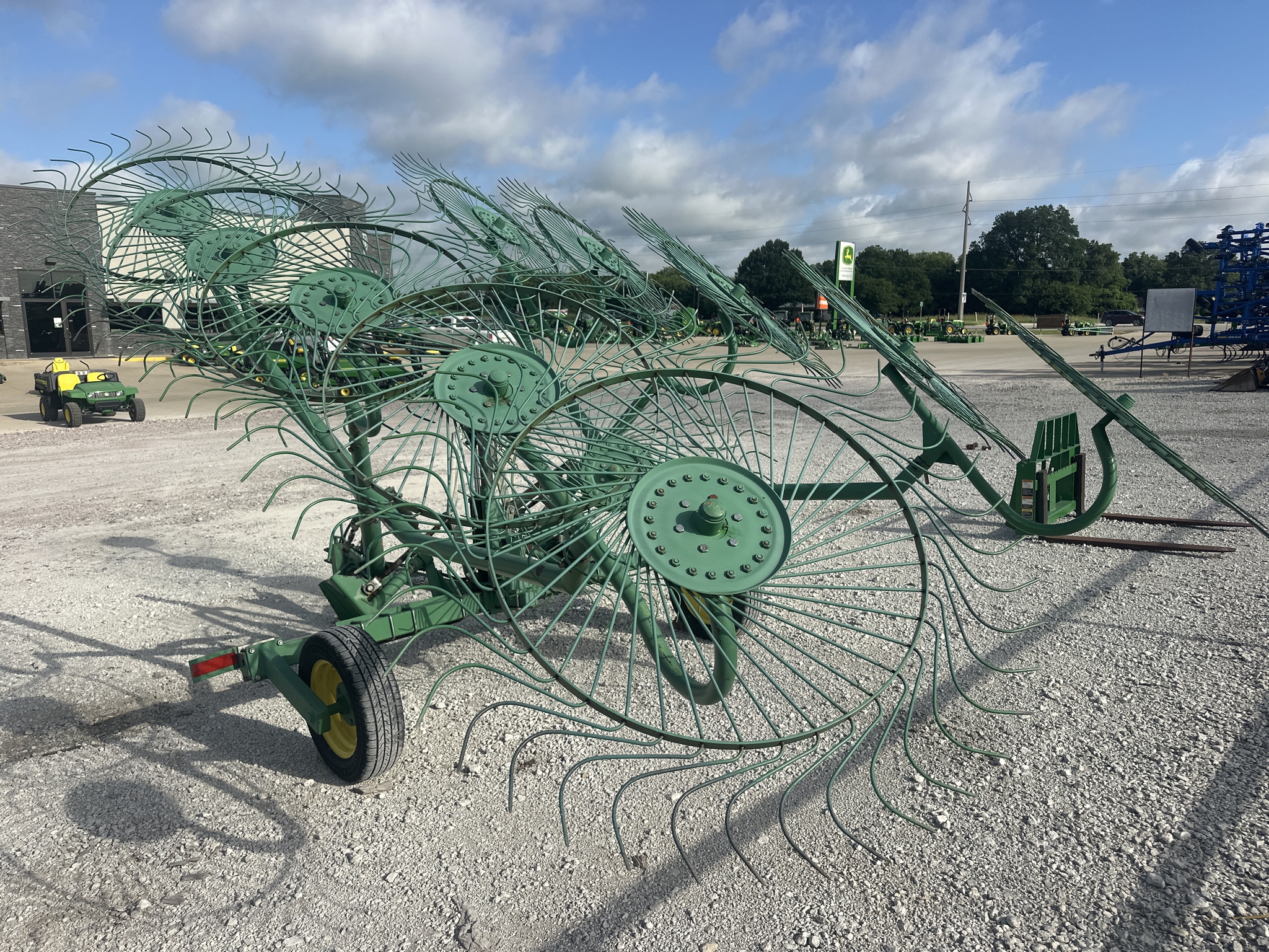 2002 John Deere 702 Image 9