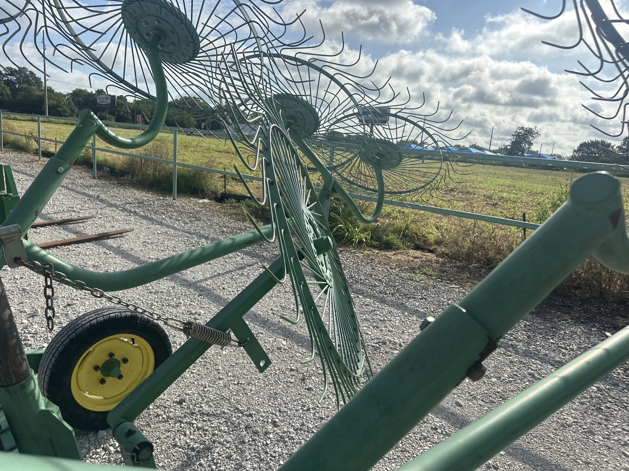 2002 John Deere 702 Image 11