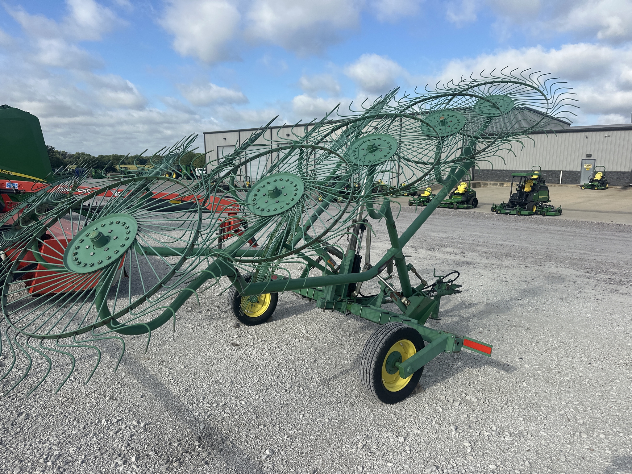 2002 John Deere 702 Image 8