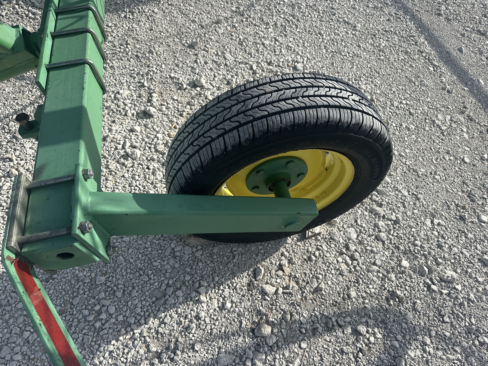 2002 John Deere 702 Image 16