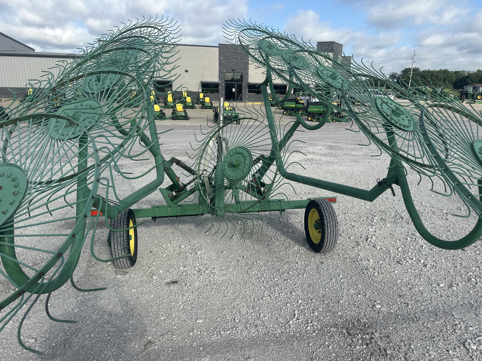 2002 John Deere 702 Image 10