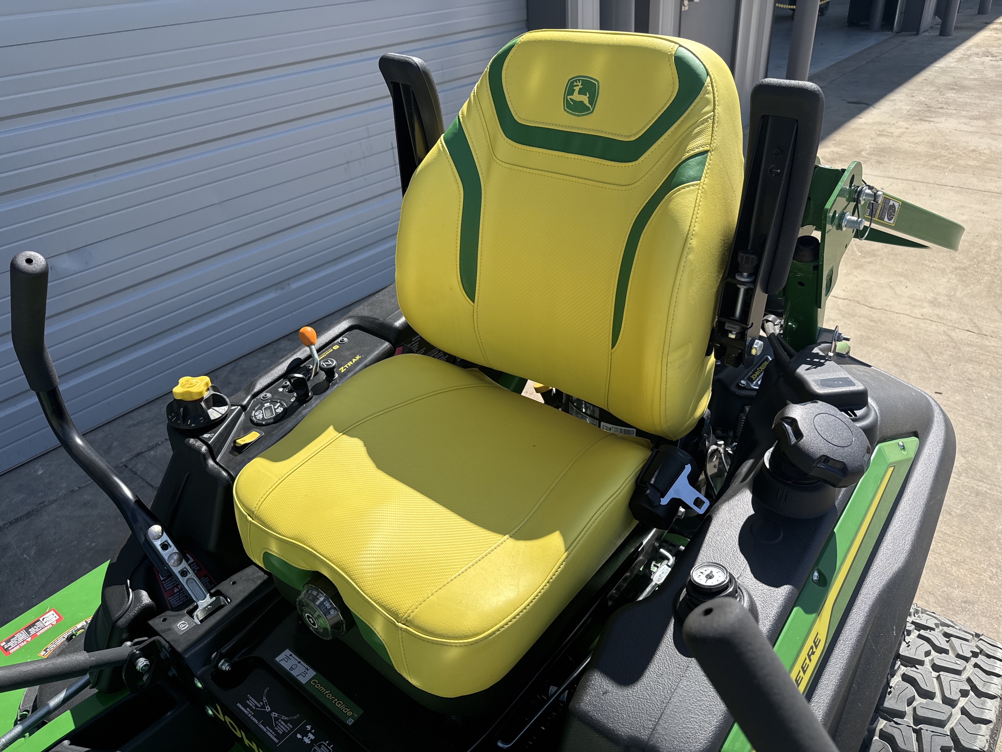 2025 John Deere Z950M Image 9