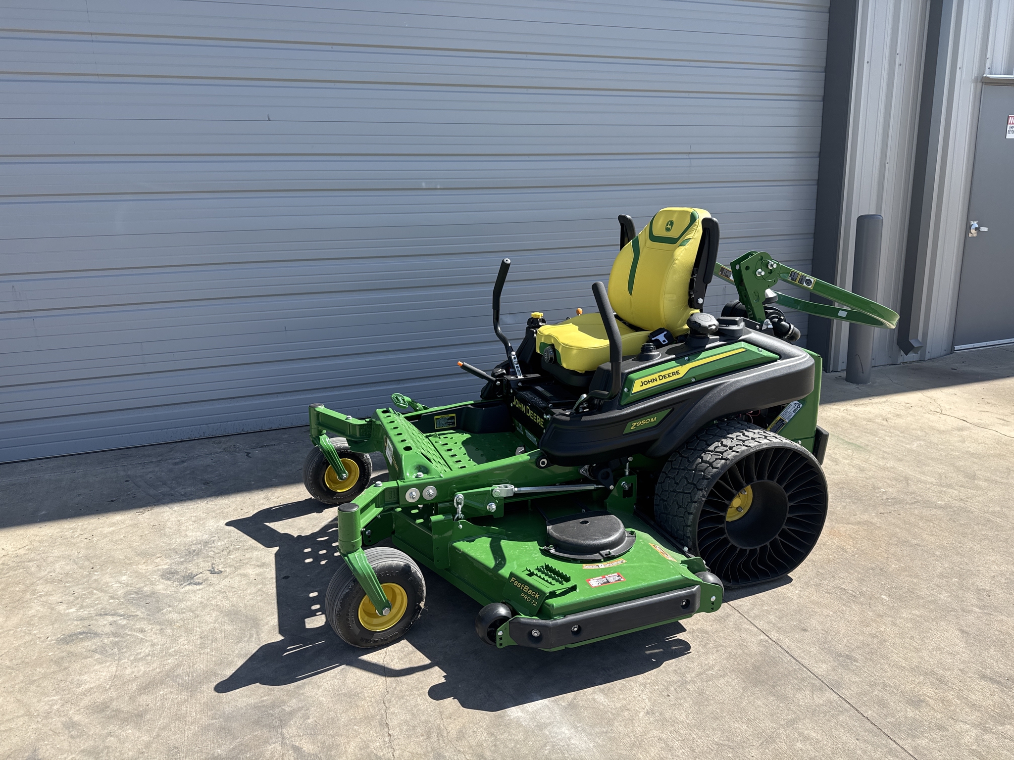 2025 John Deere Z950M Image 2