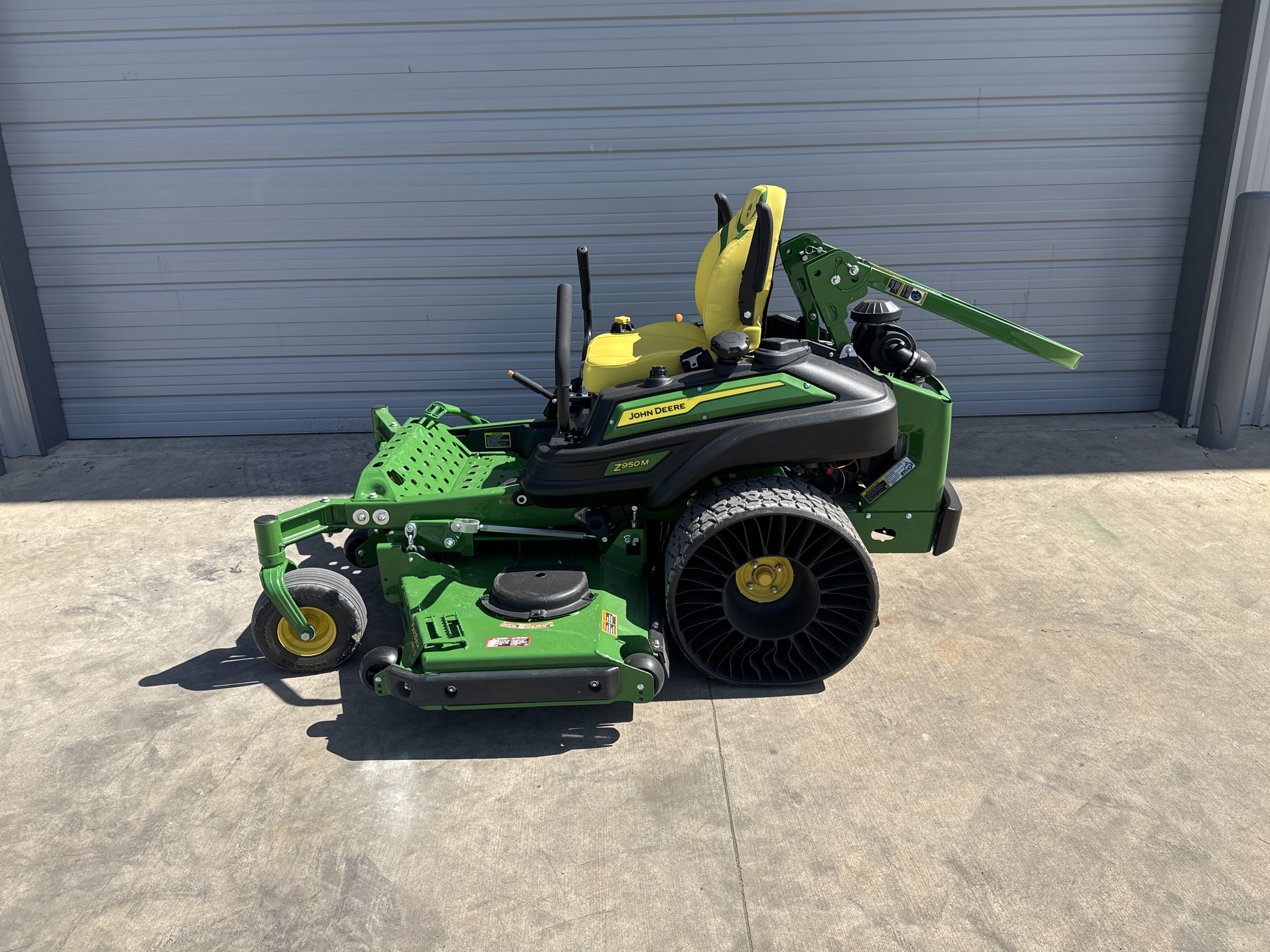 2025 John Deere Z950M Image 1