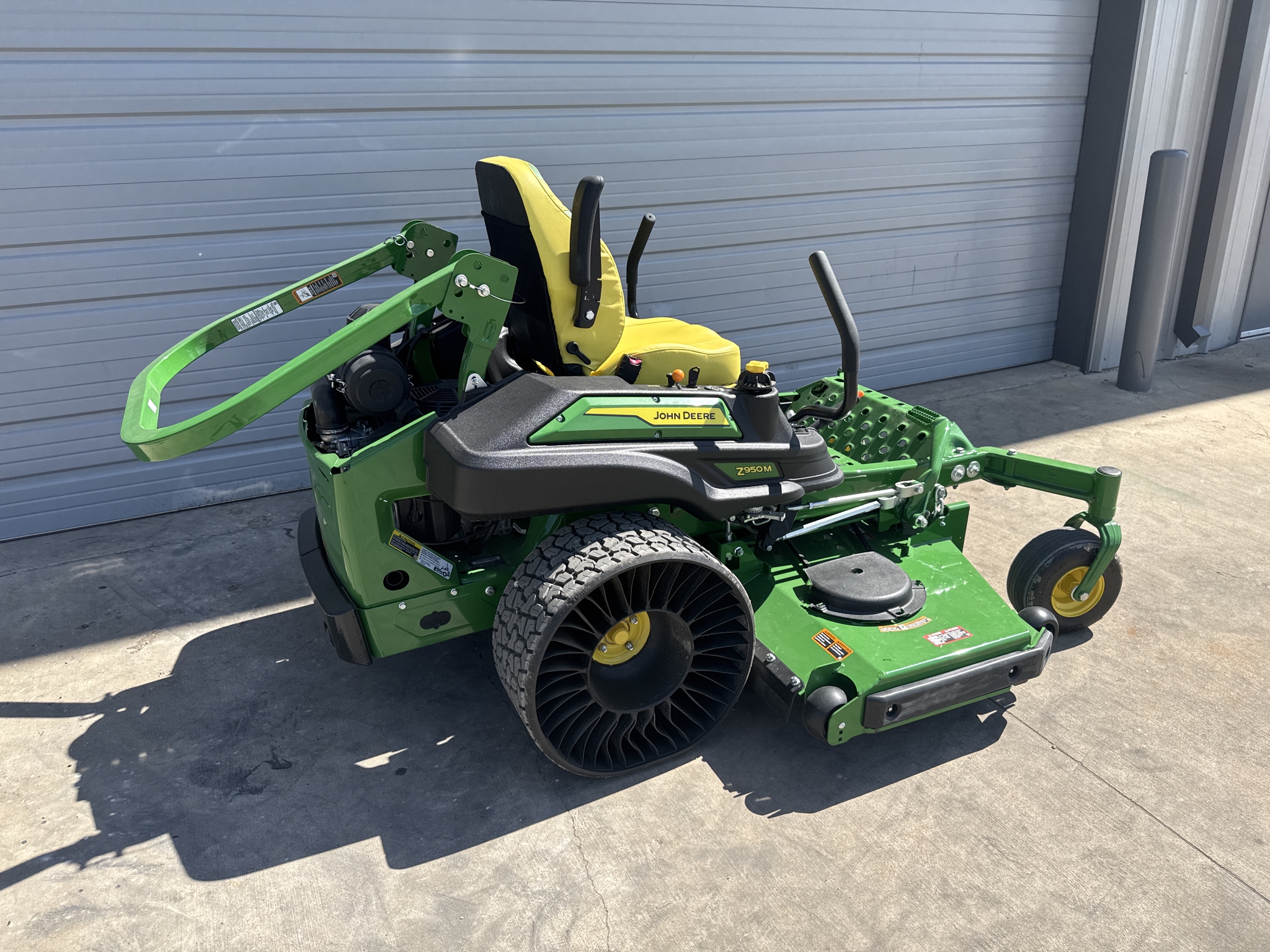 2025 John Deere Z950M Image 6