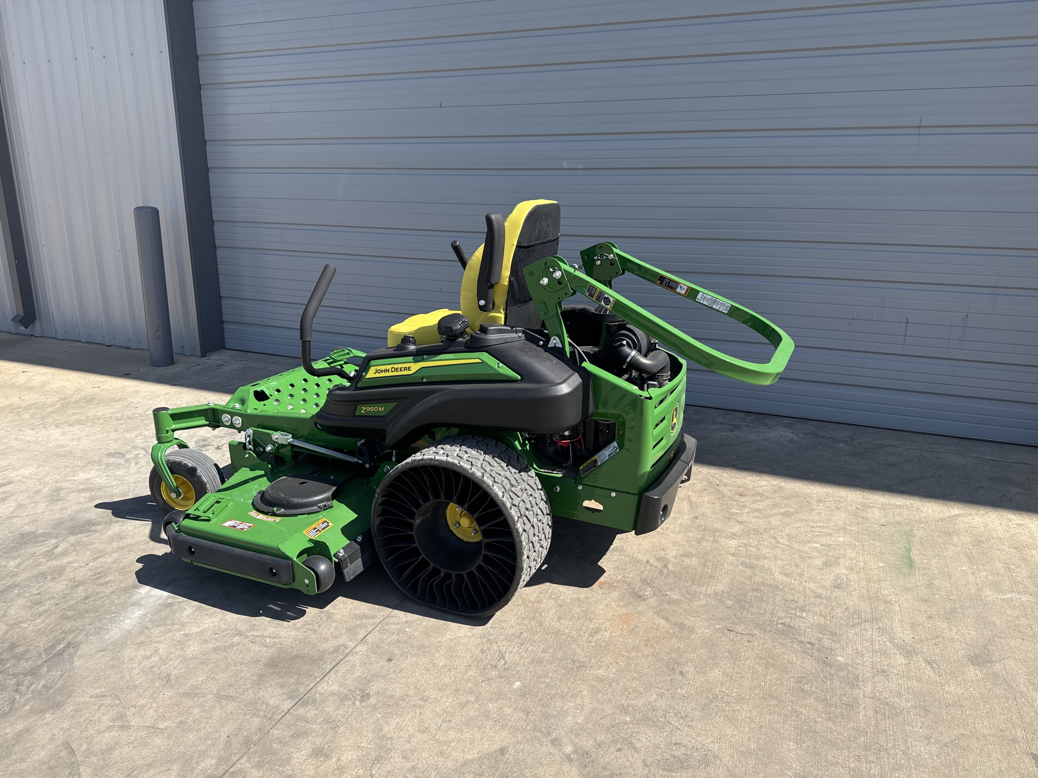 2025 John Deere Z950M Image 3