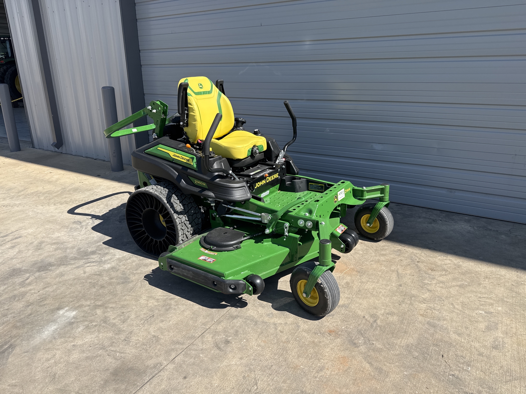 2025 John Deere Z950M Image 5