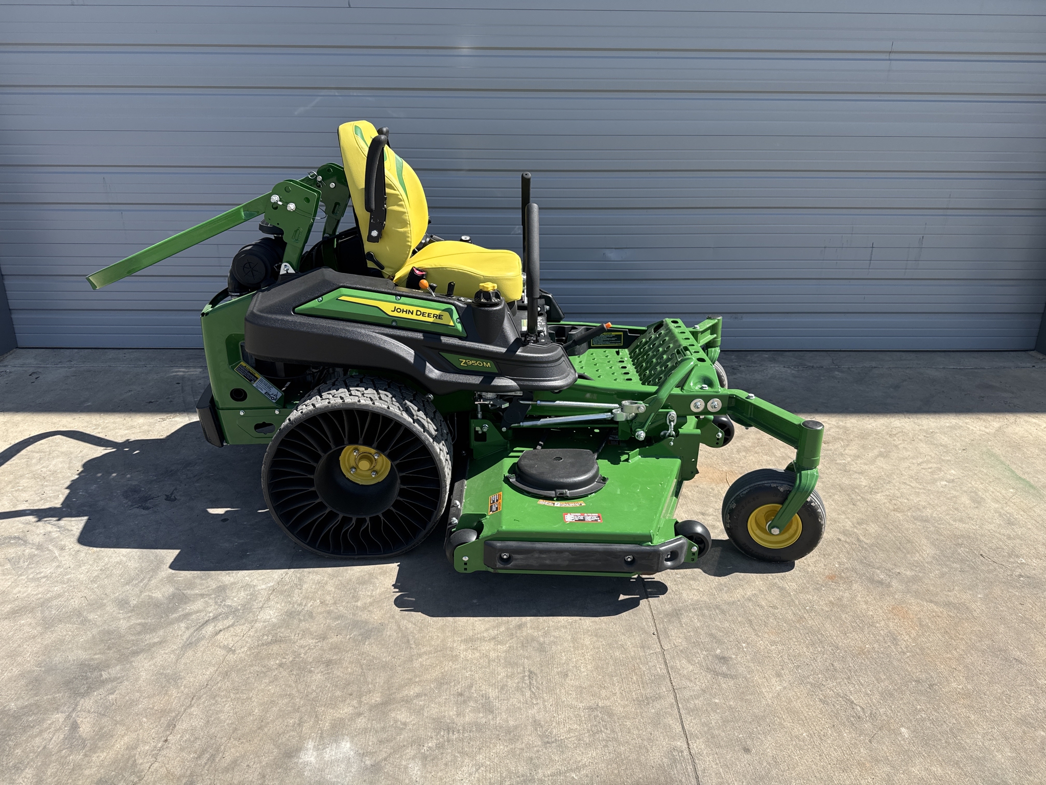 2025 John Deere Z950M Image 4