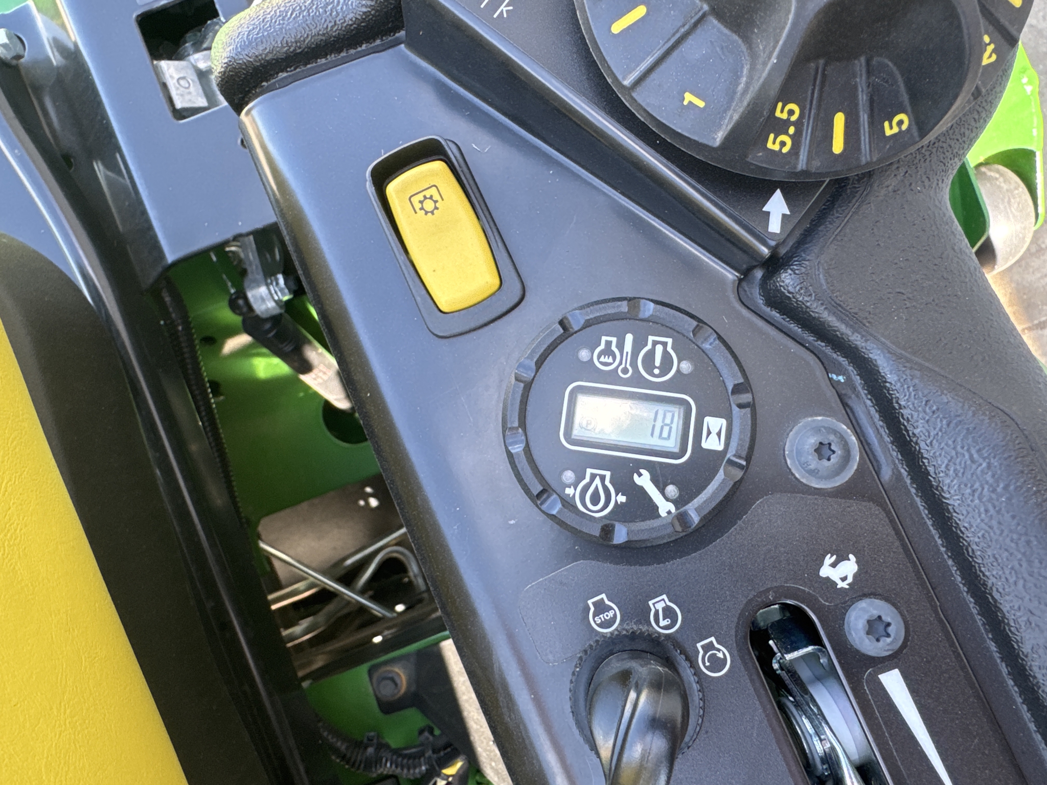 2025 John Deere Z950M Image 10
