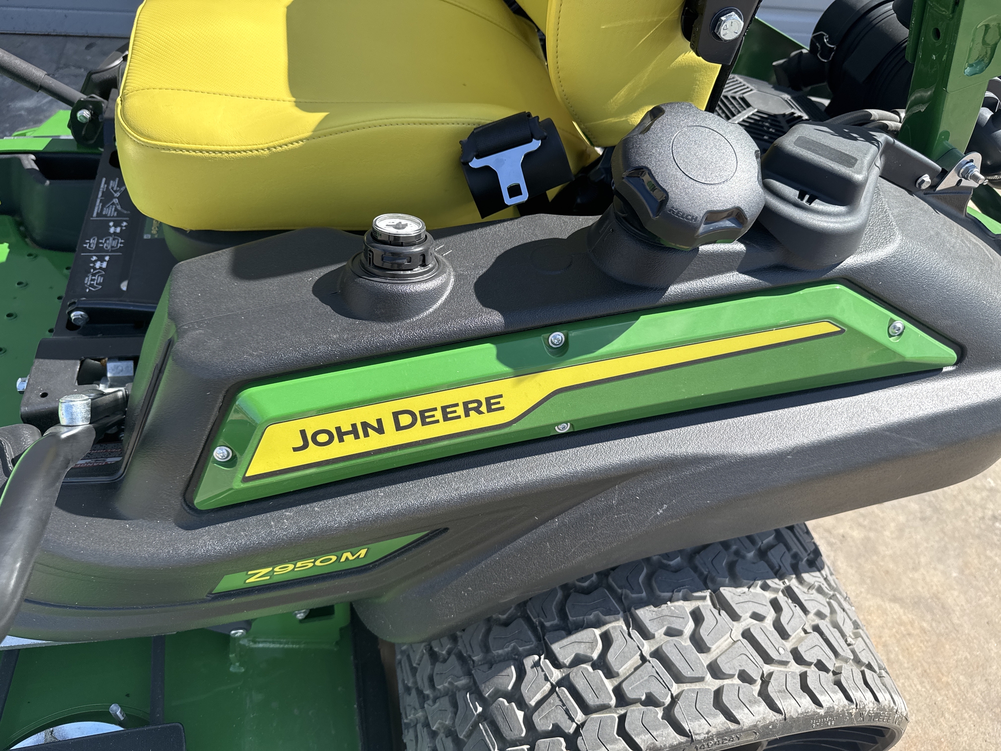 2025 John Deere Z950M Image 11