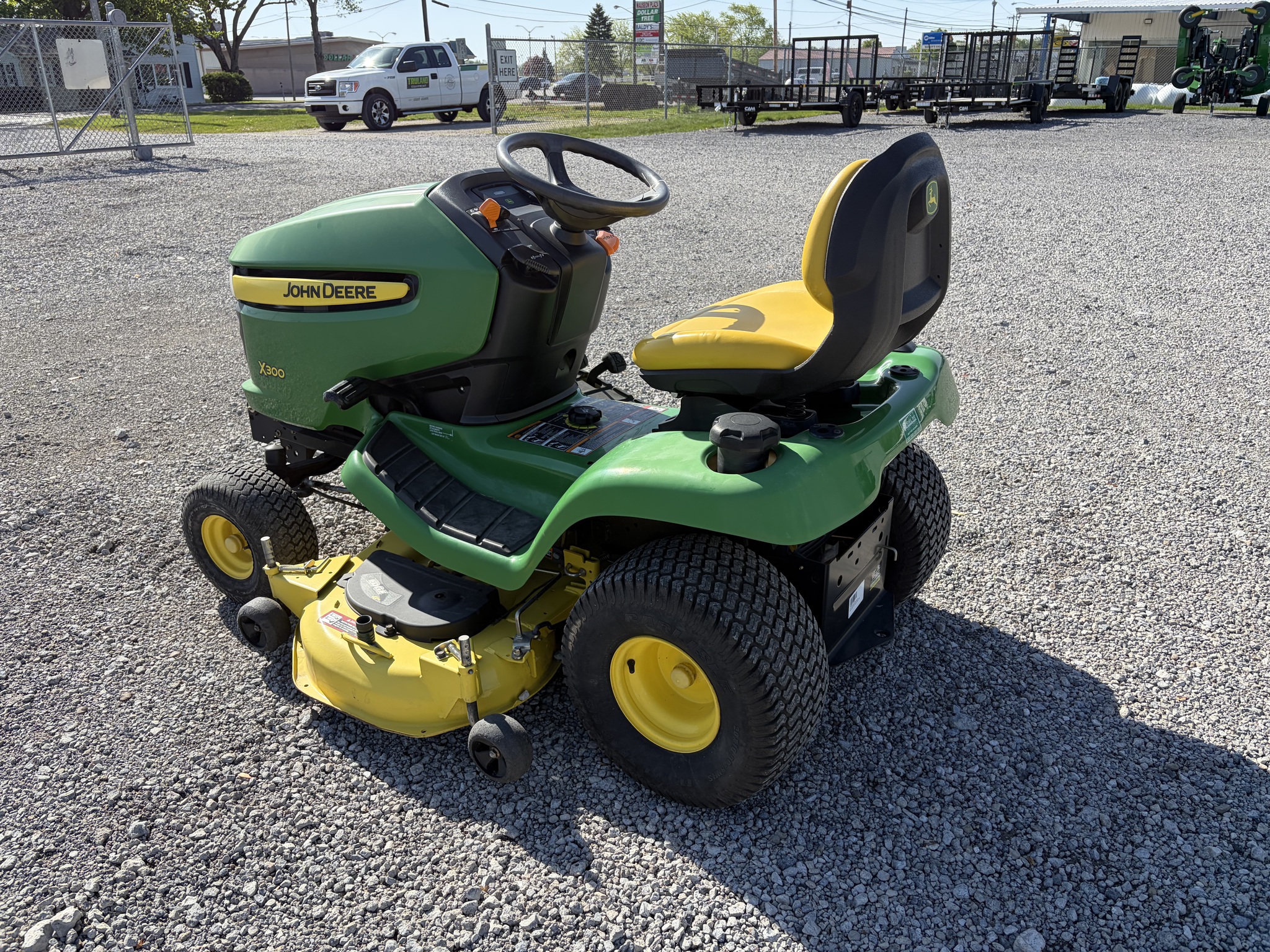 2011 John Deere X300 Image 3