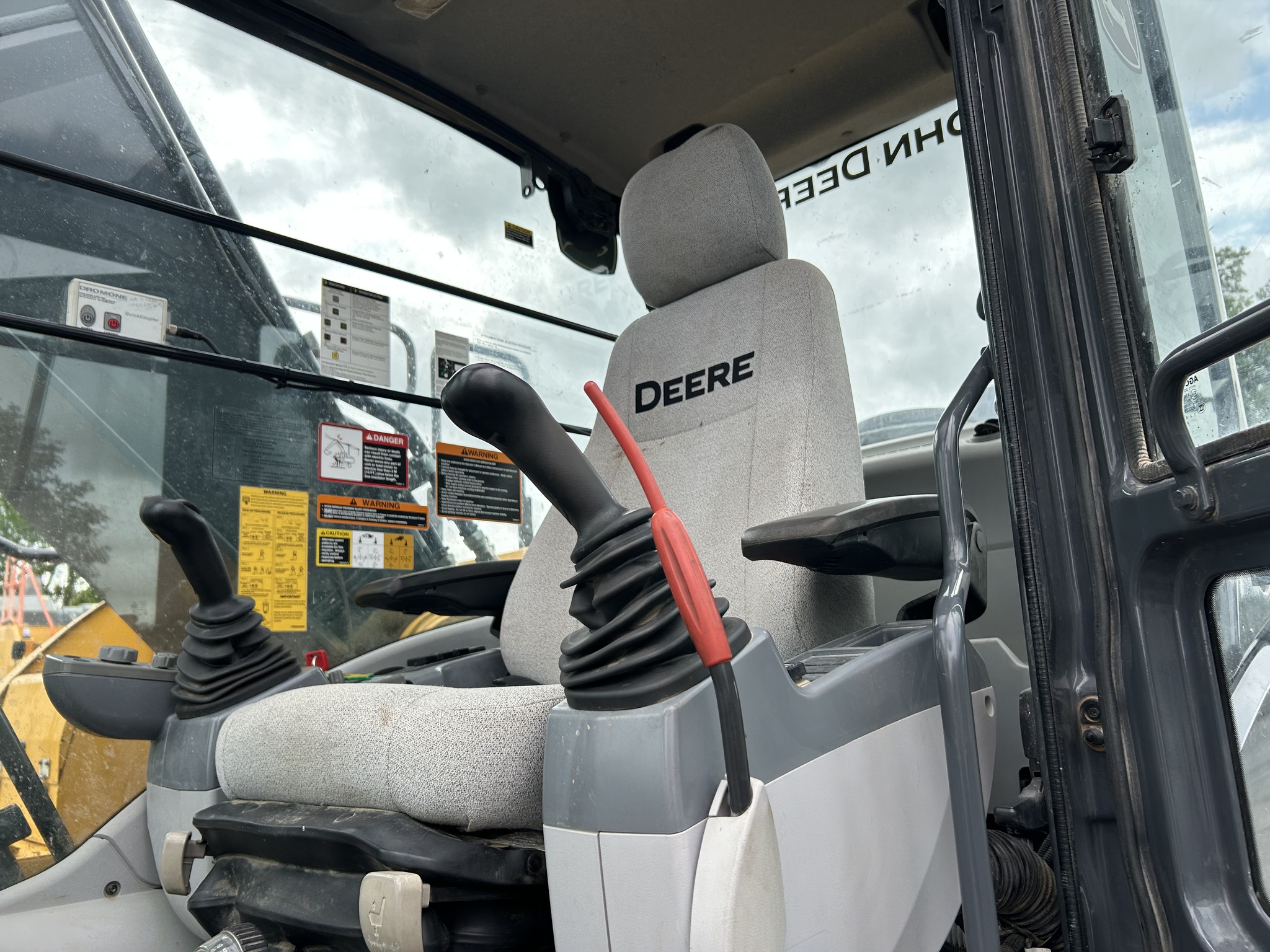 2020 John Deere 210G LC Image 15