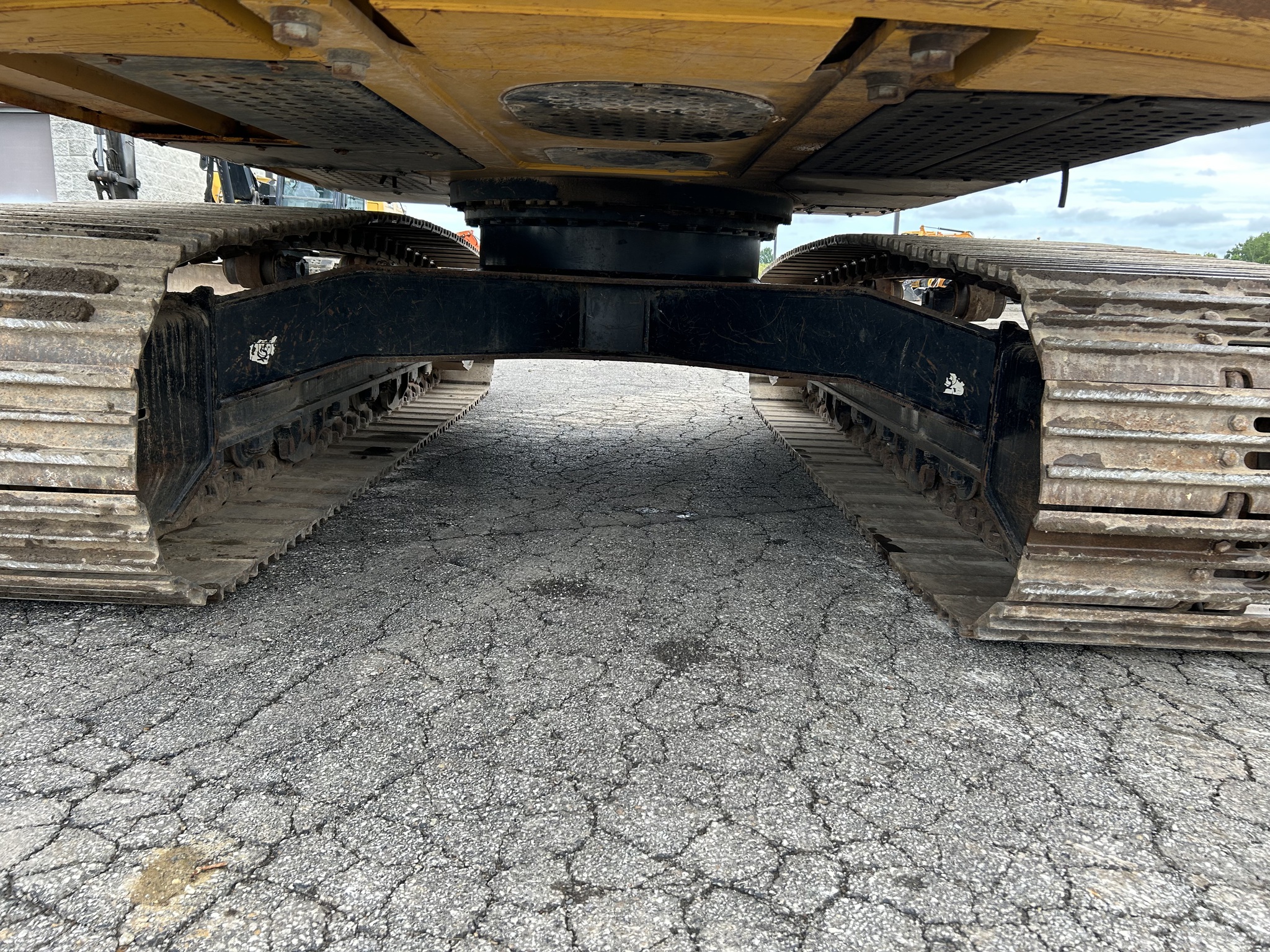 2020 John Deere 210G LC Image 11