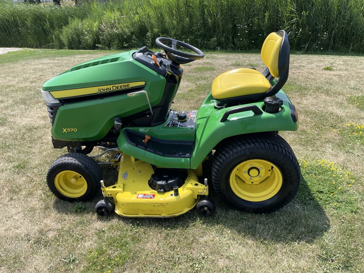 John Deere X570 Image 3