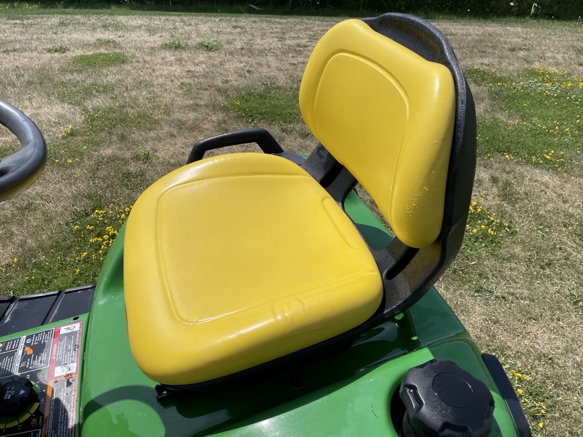 John Deere X570 Image 5