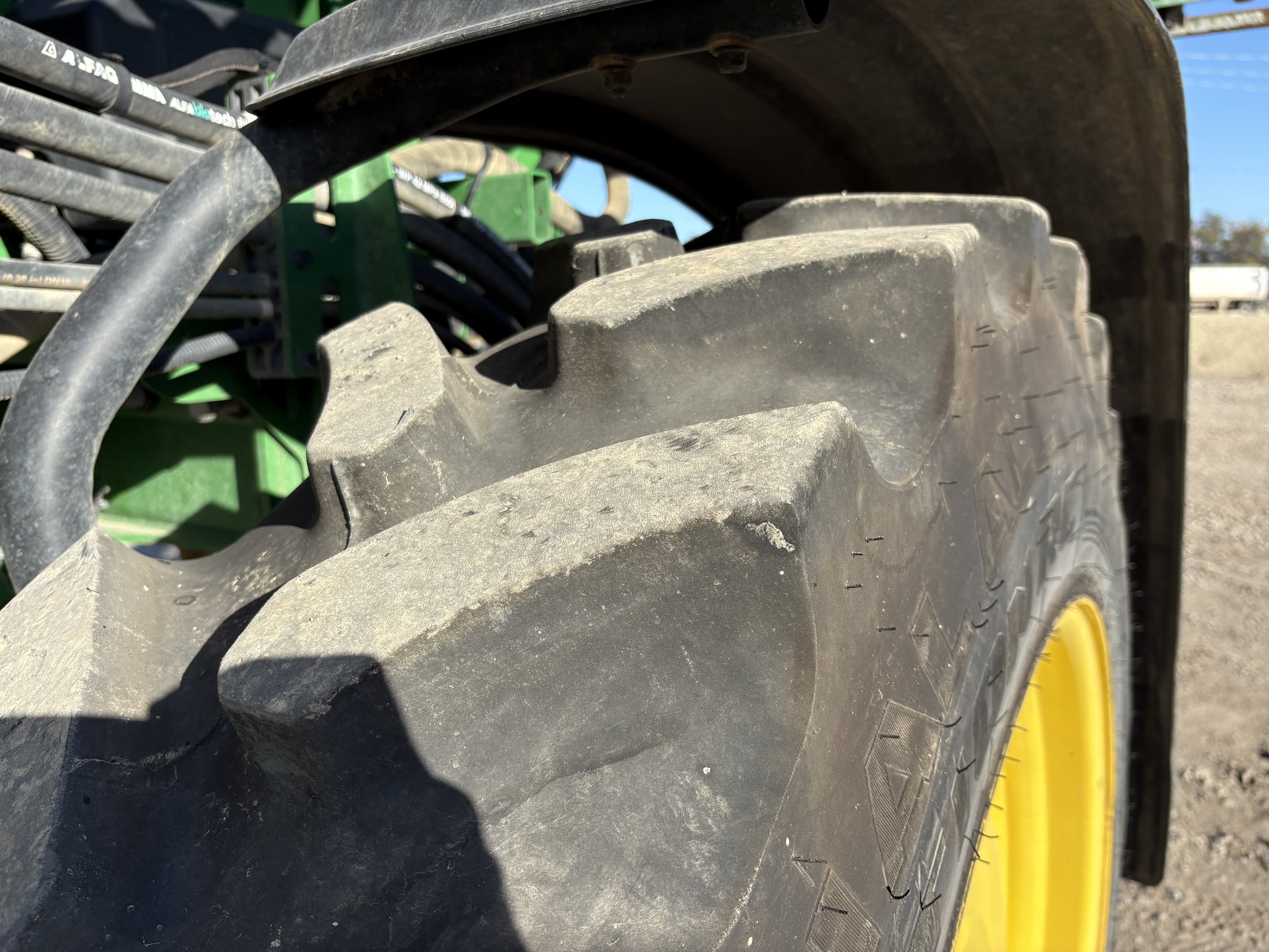 2020 John Deere R4044 Image 11