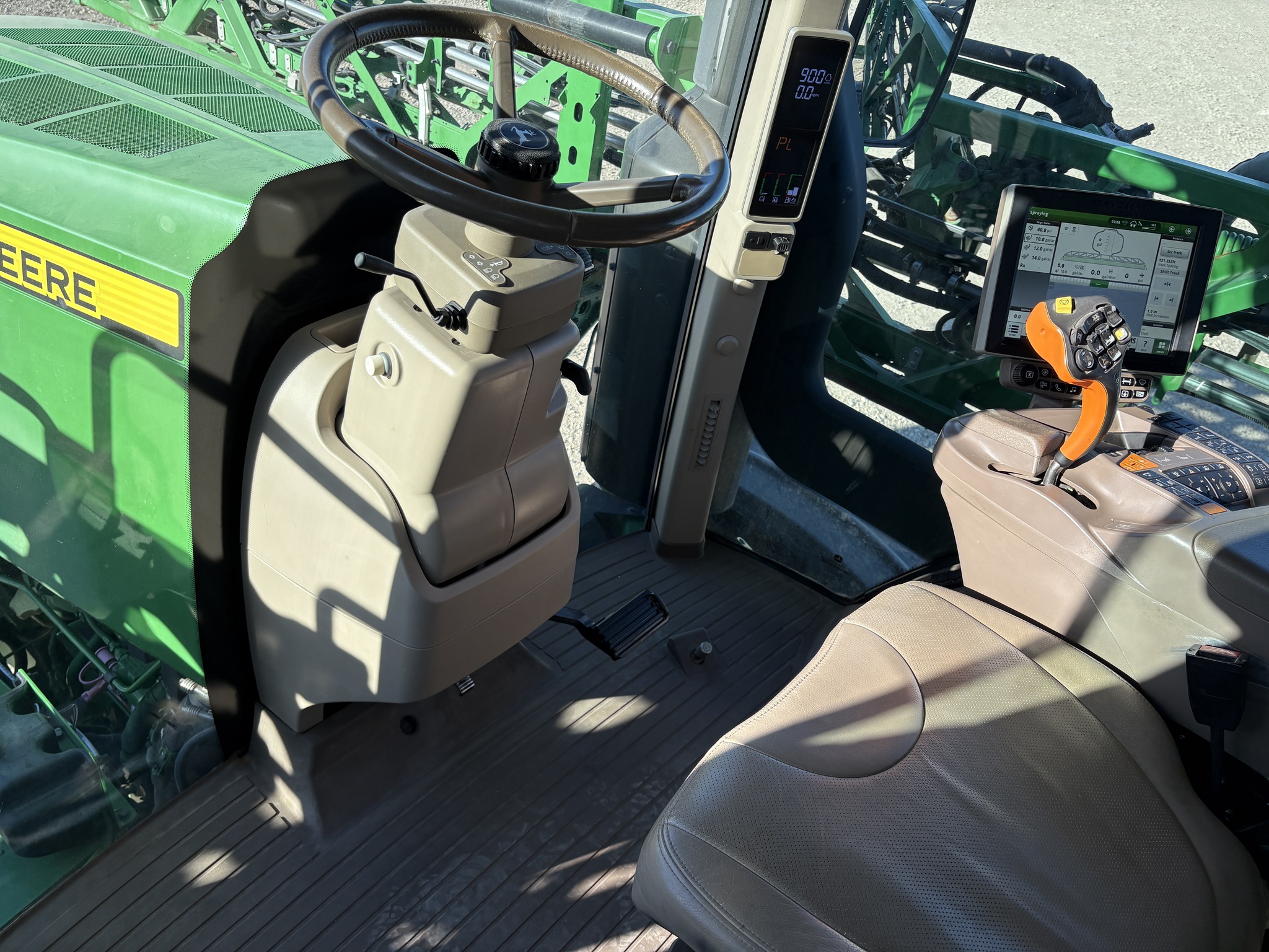 2020 John Deere R4044 Image 14