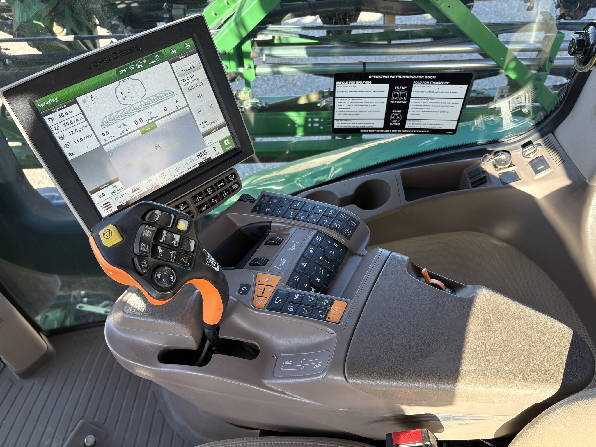 2020 John Deere R4044 Image 15