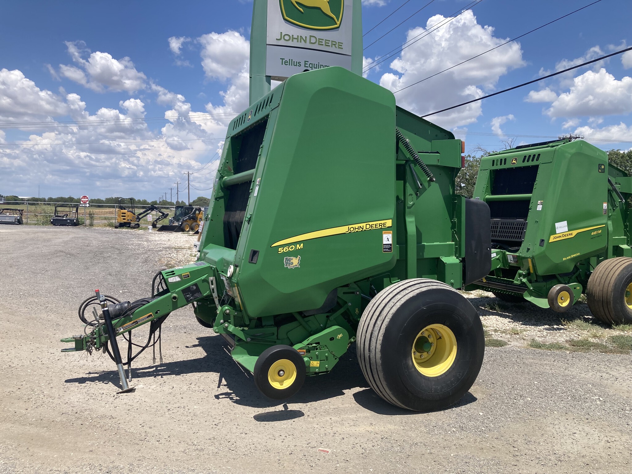 2018 John Deere 560M Image 1
