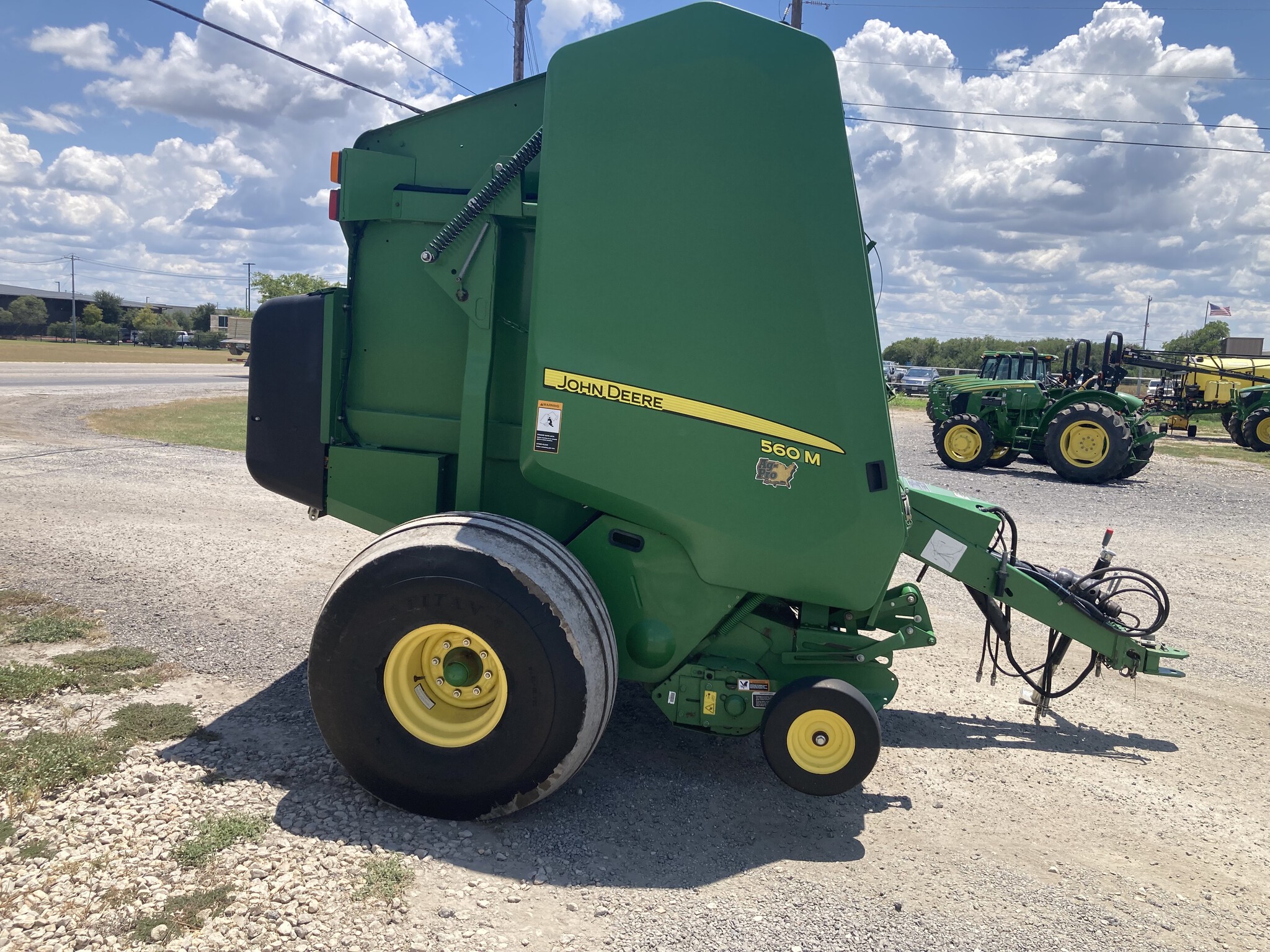 2018 John Deere 560M Image 5