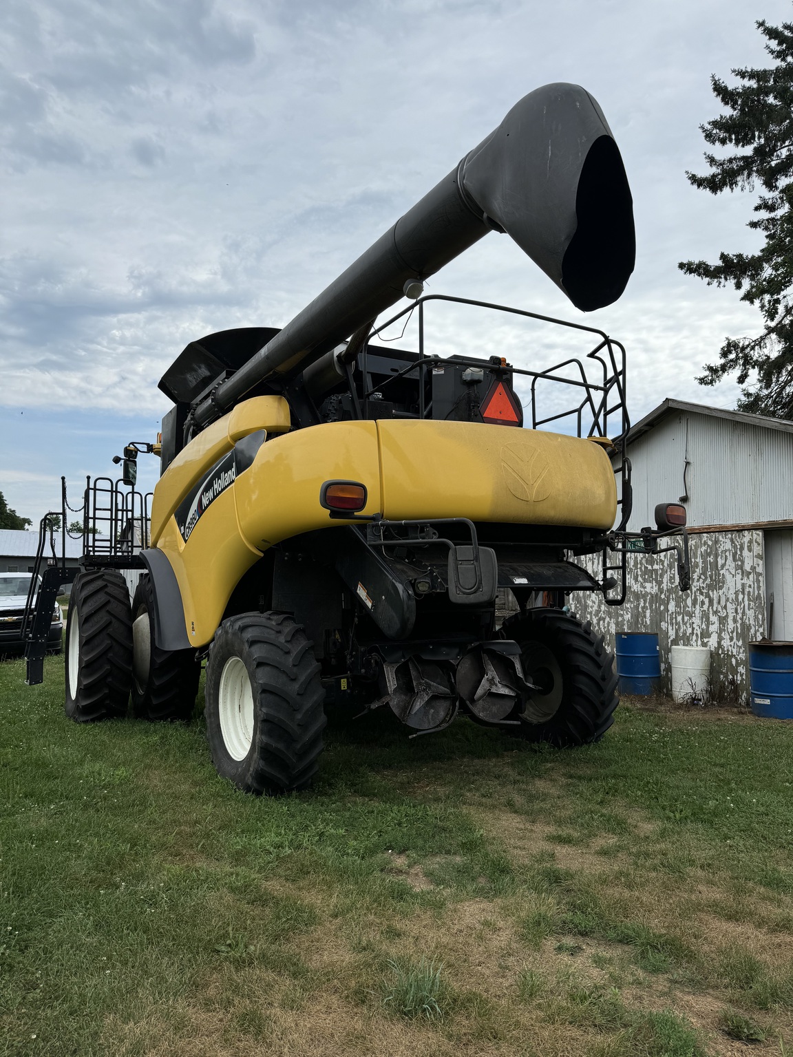 2004 New Holland CR960 Image 4
