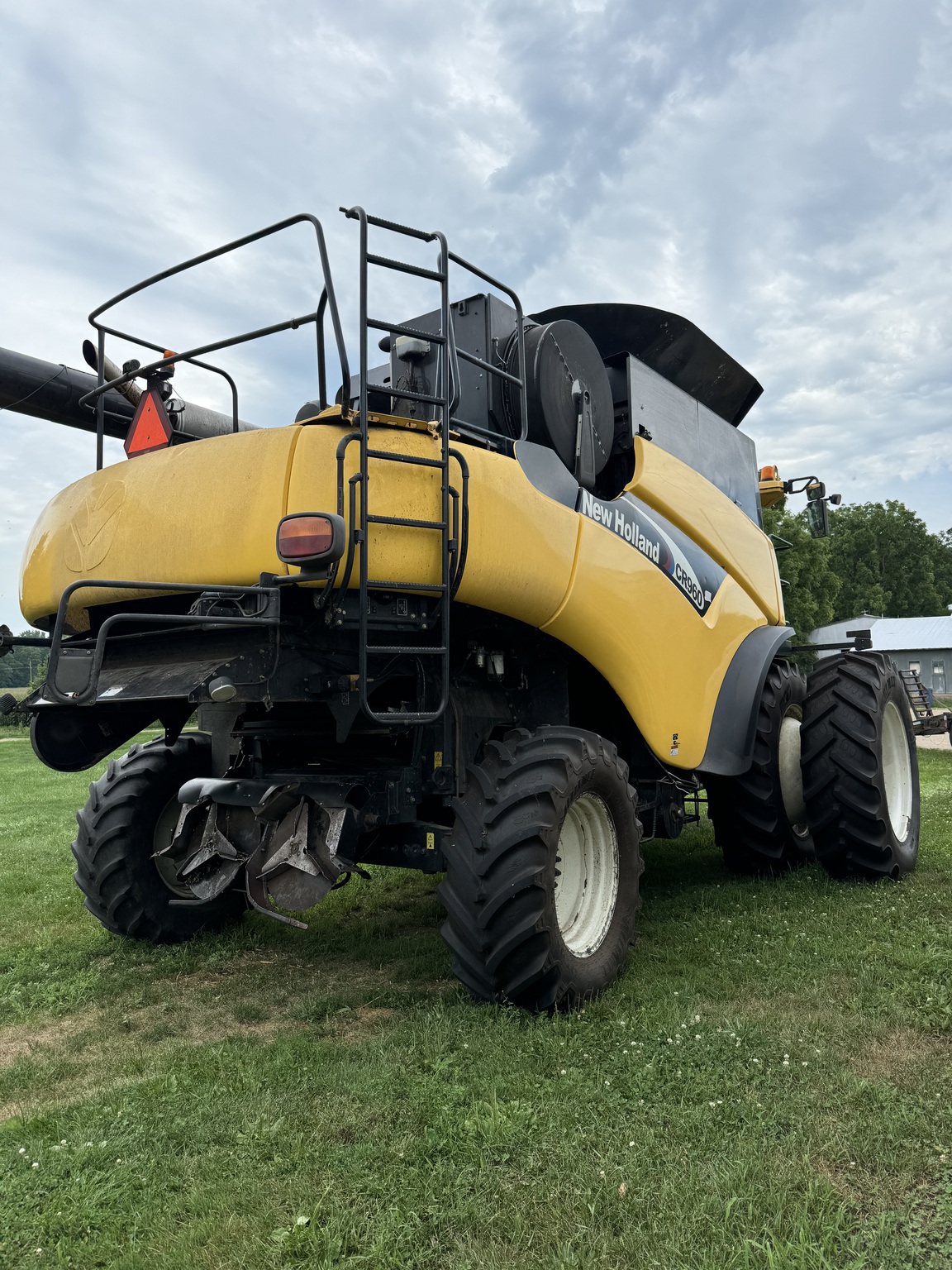 2004 New Holland CR960 Image 2