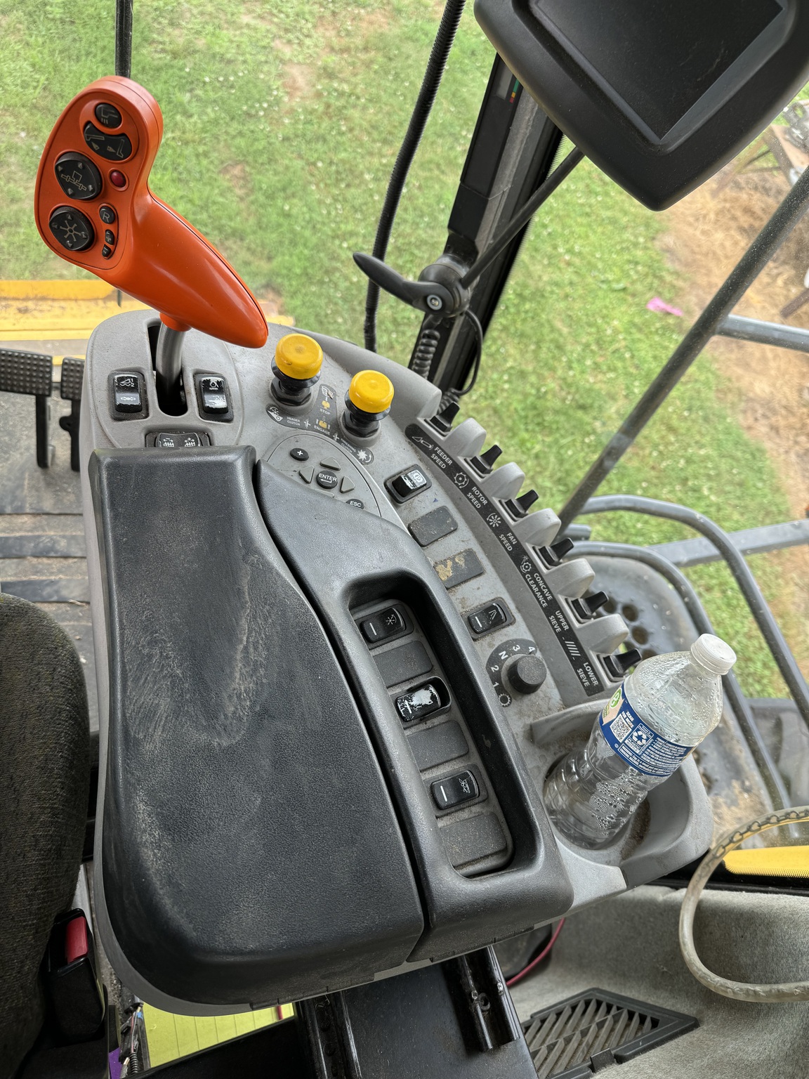 2004 New Holland CR960 Image 8