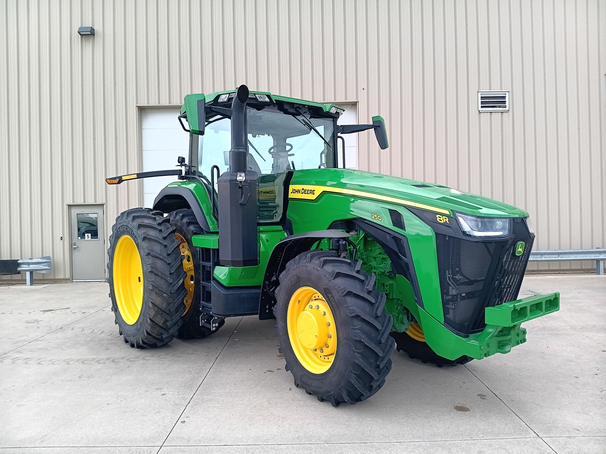 2024 John Deere 8R 250 Image 2