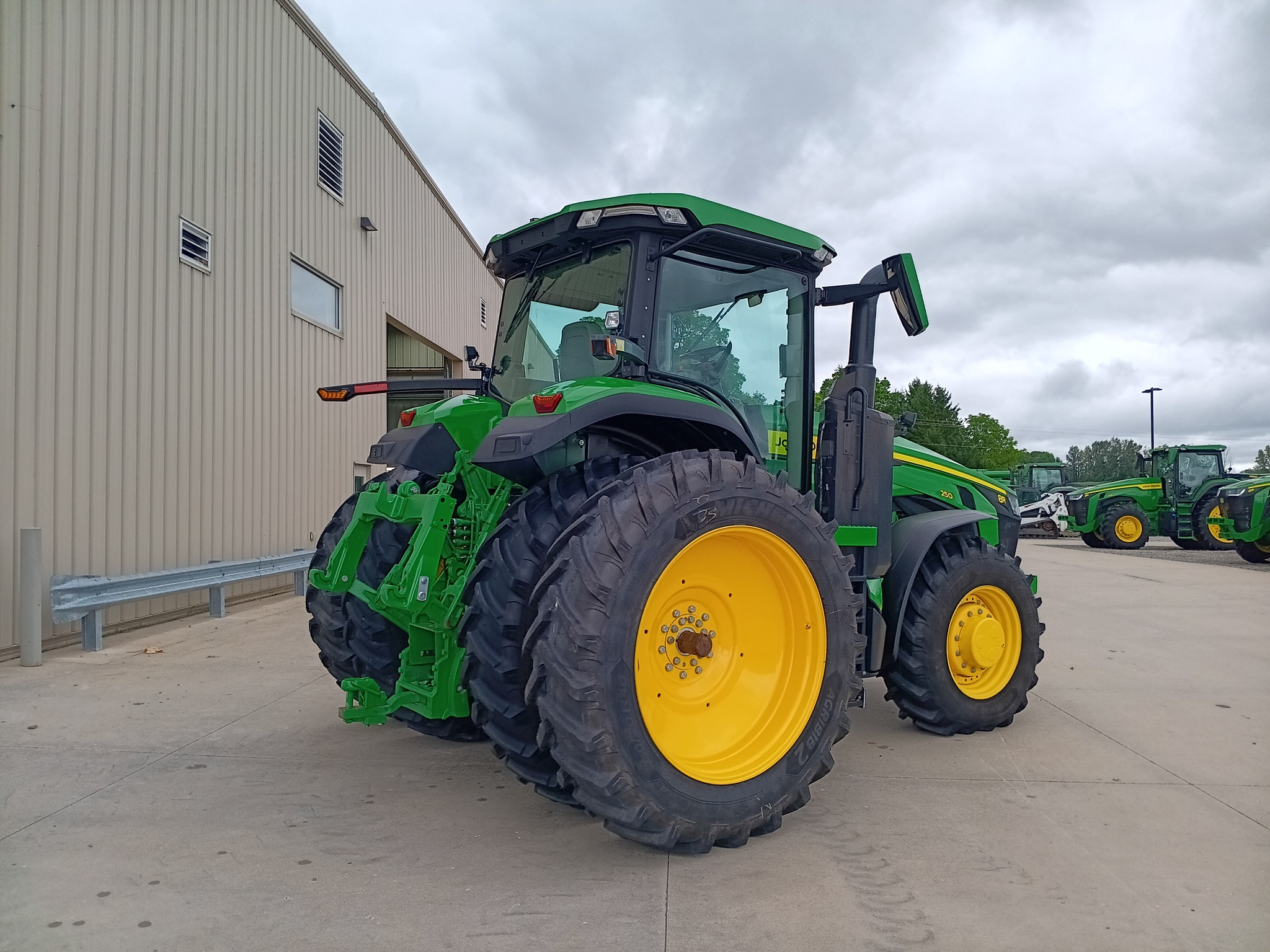 2024 John Deere 8R 250 Image 4