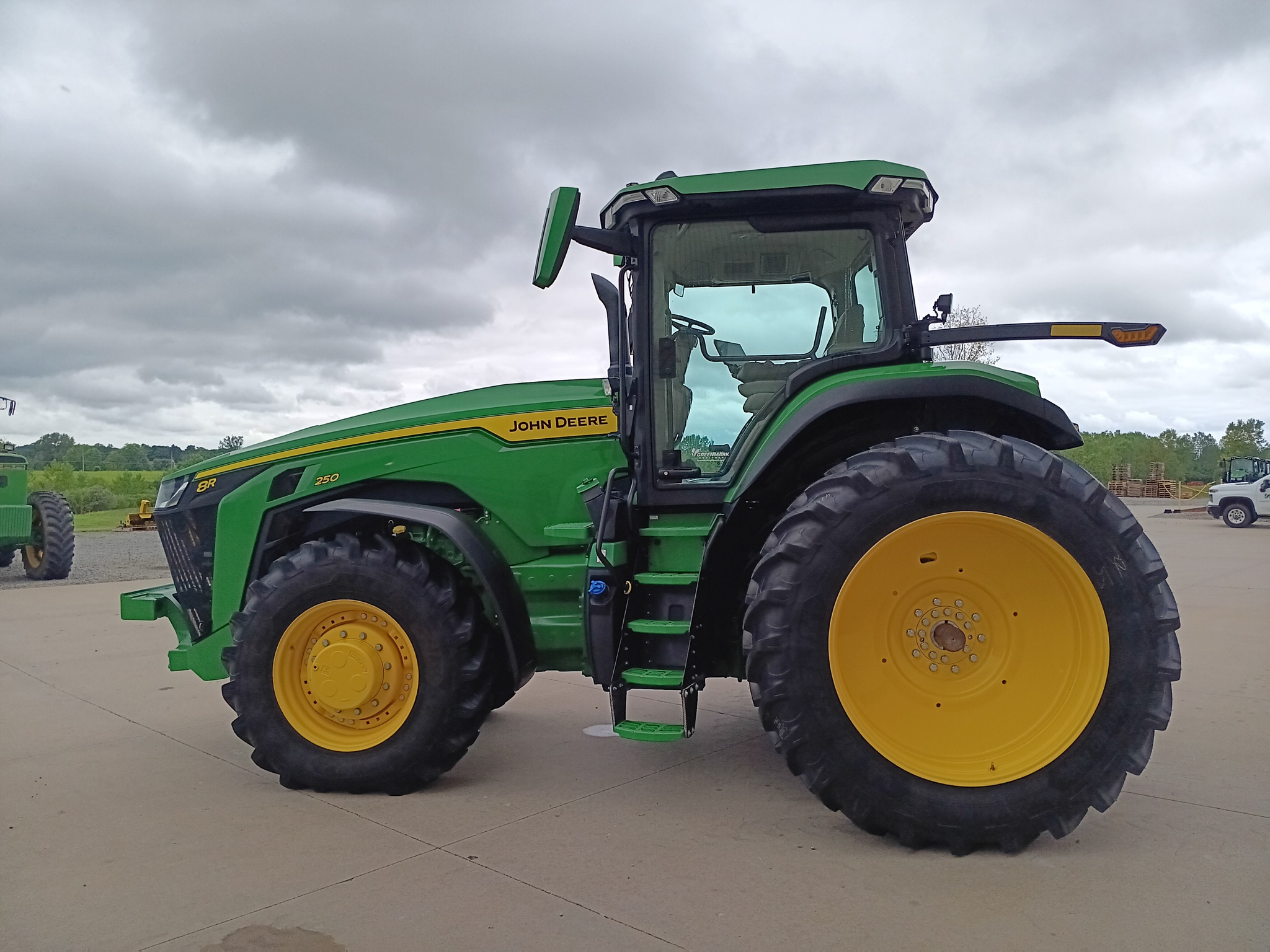 2024 John Deere 8R 250 Image 7