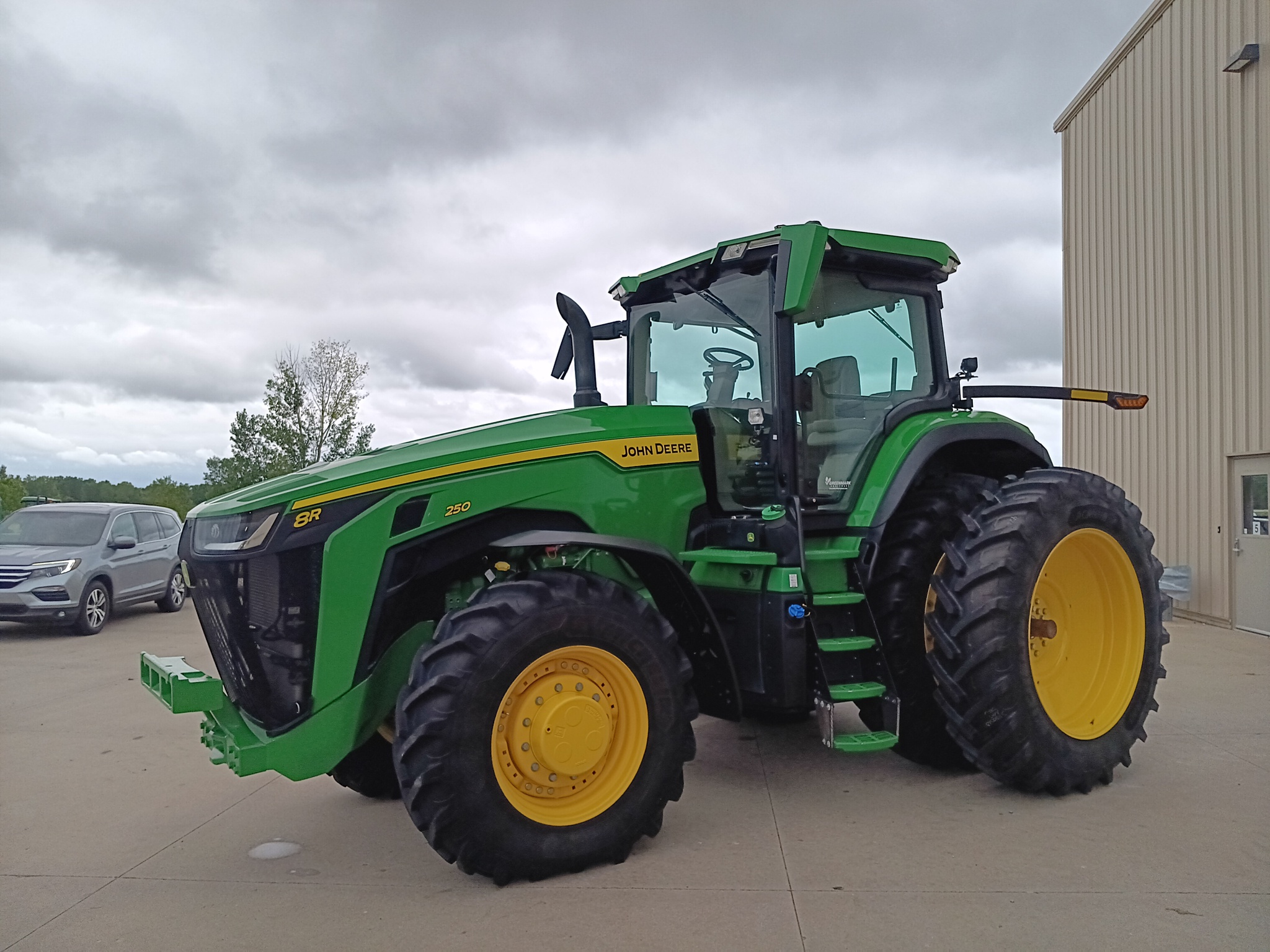 2024 John Deere 8R 250 Image 8